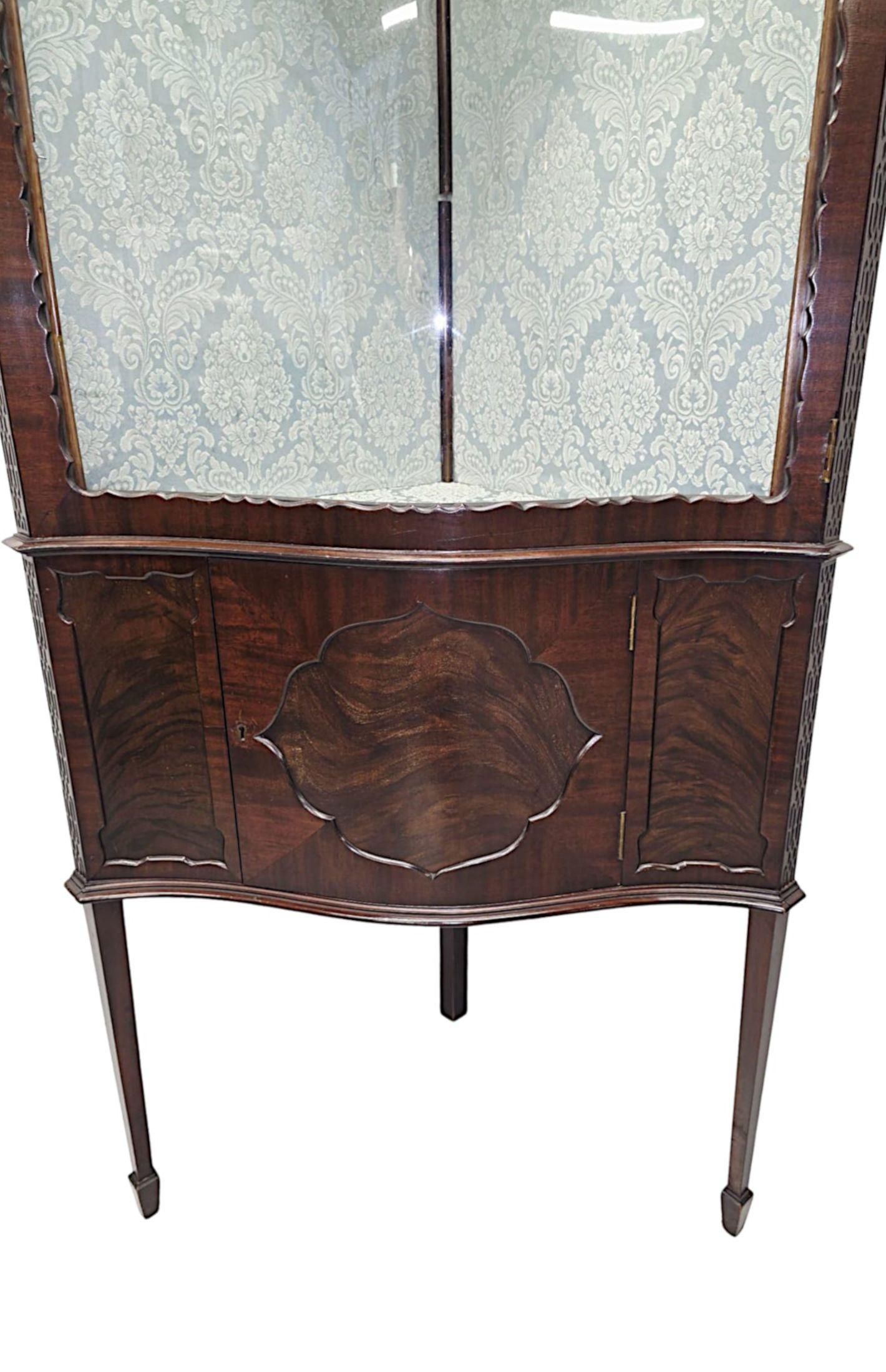 20ième siècle Superbe meuble d'angle de style Chippendale datant de l'époque édouardienne en vente