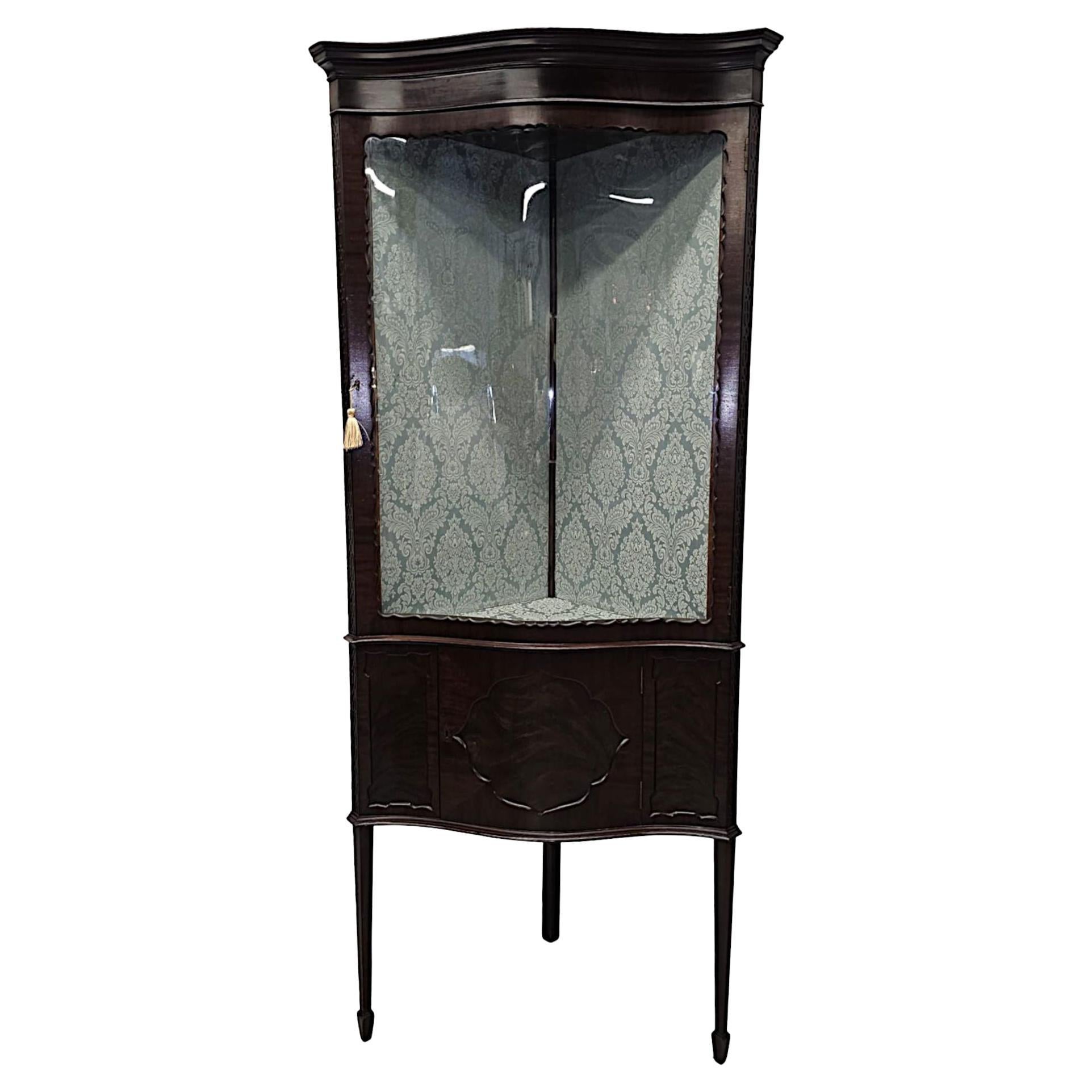 Superbe meuble d'angle de style Chippendale datant de l'époque édouardienne en vente