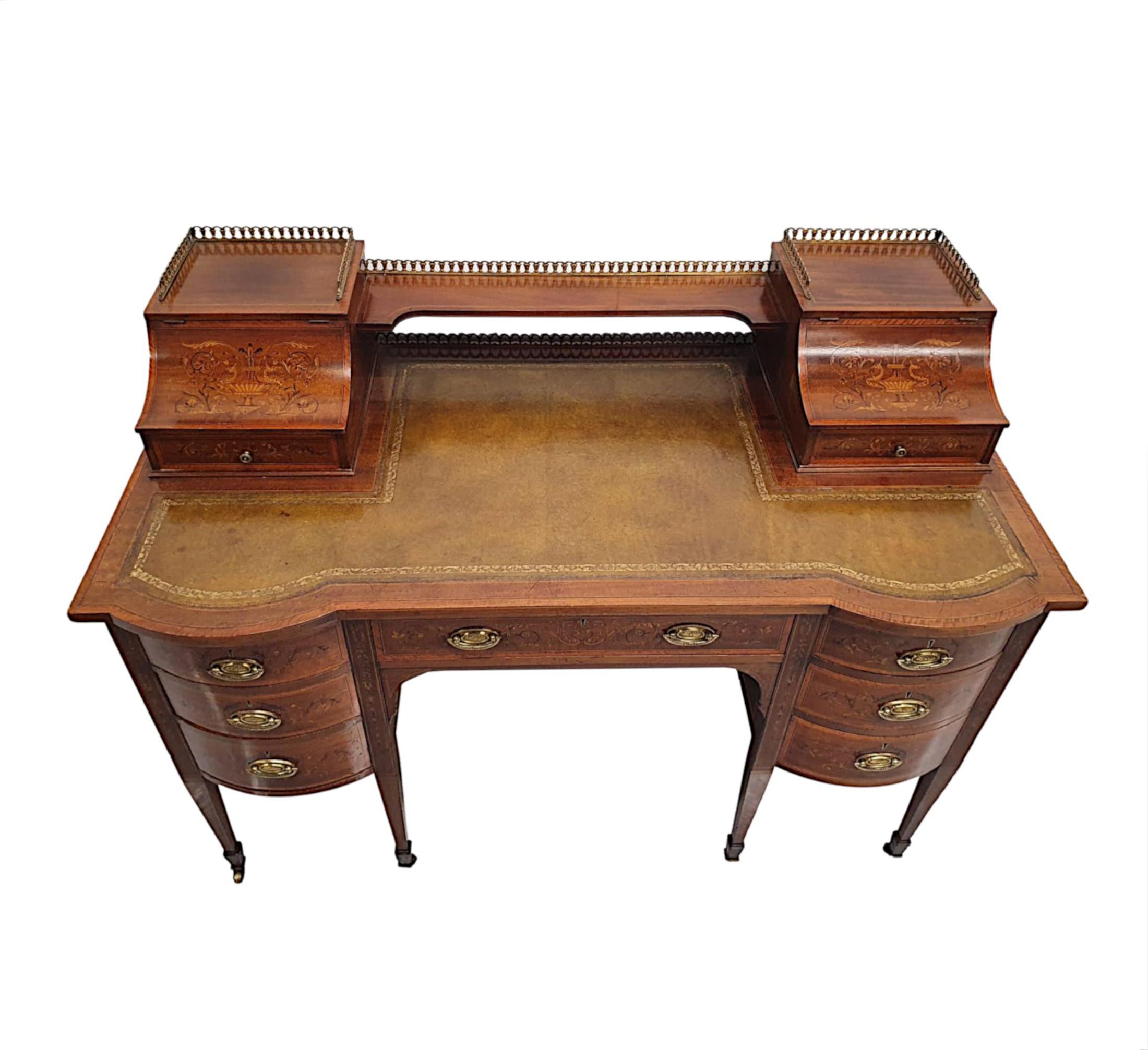 A Stunning Edwardian Desk in the Carlton House Style by Maple of London In Good Condition For Sale In Dublin, IE