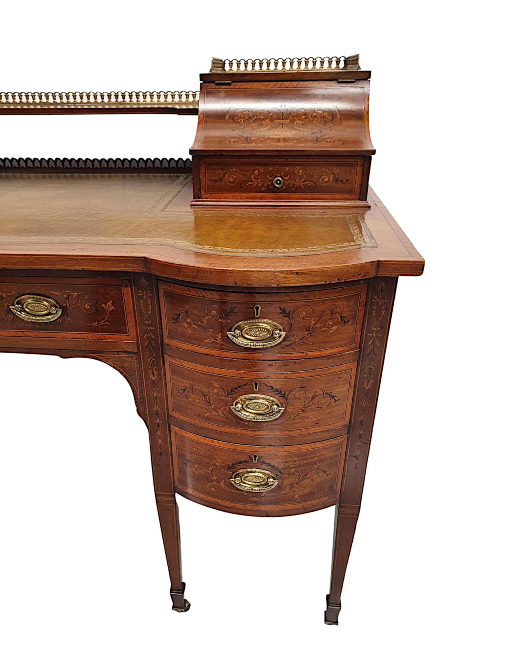 A Stunning Edwardian Desk in the Carlton House Style by Maple of London In Good Condition For Sale In Dublin, IE