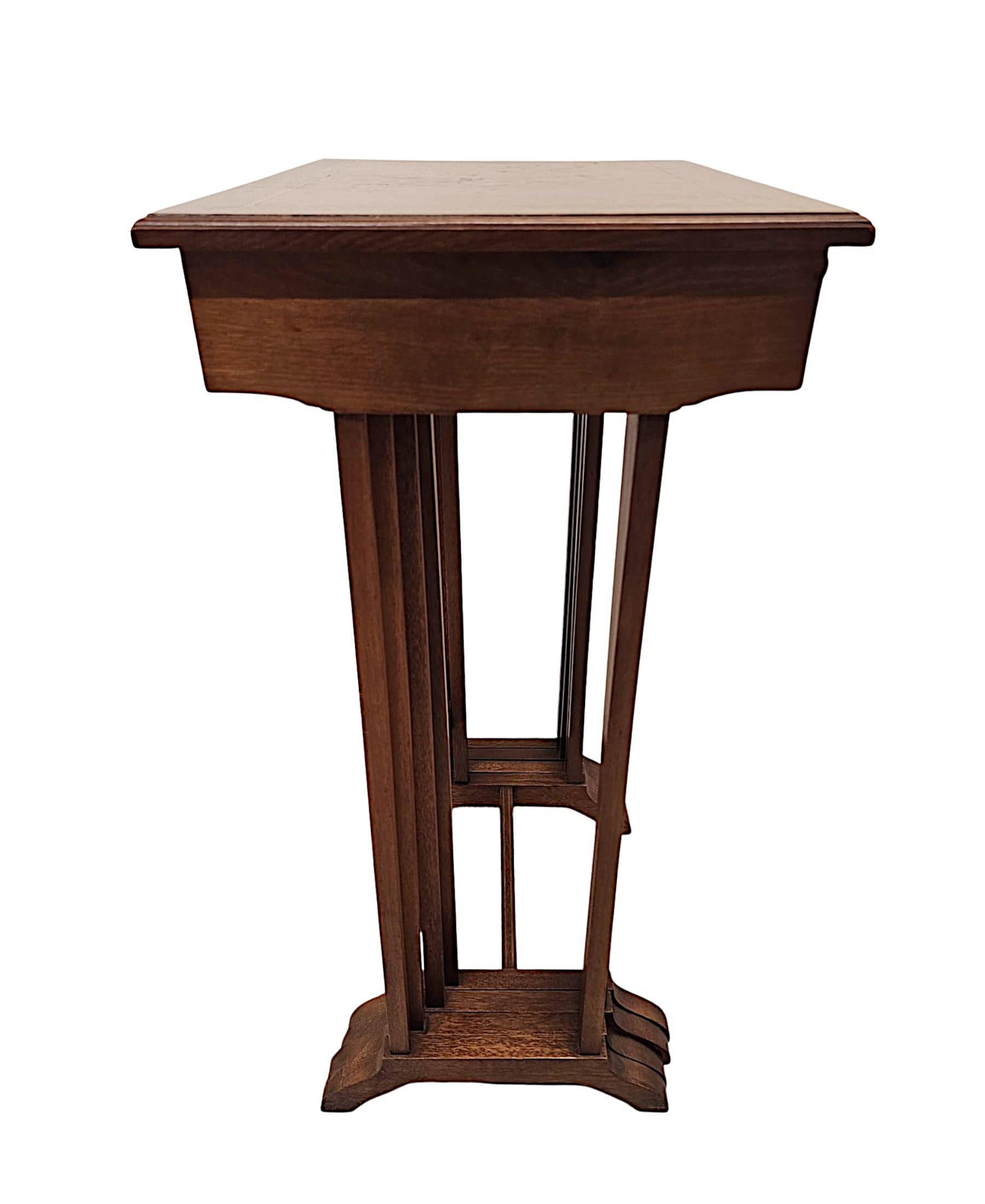 20ième siècle Superbe ensemble de quatre tables en marqueterie de l'époque édouardienne en vente