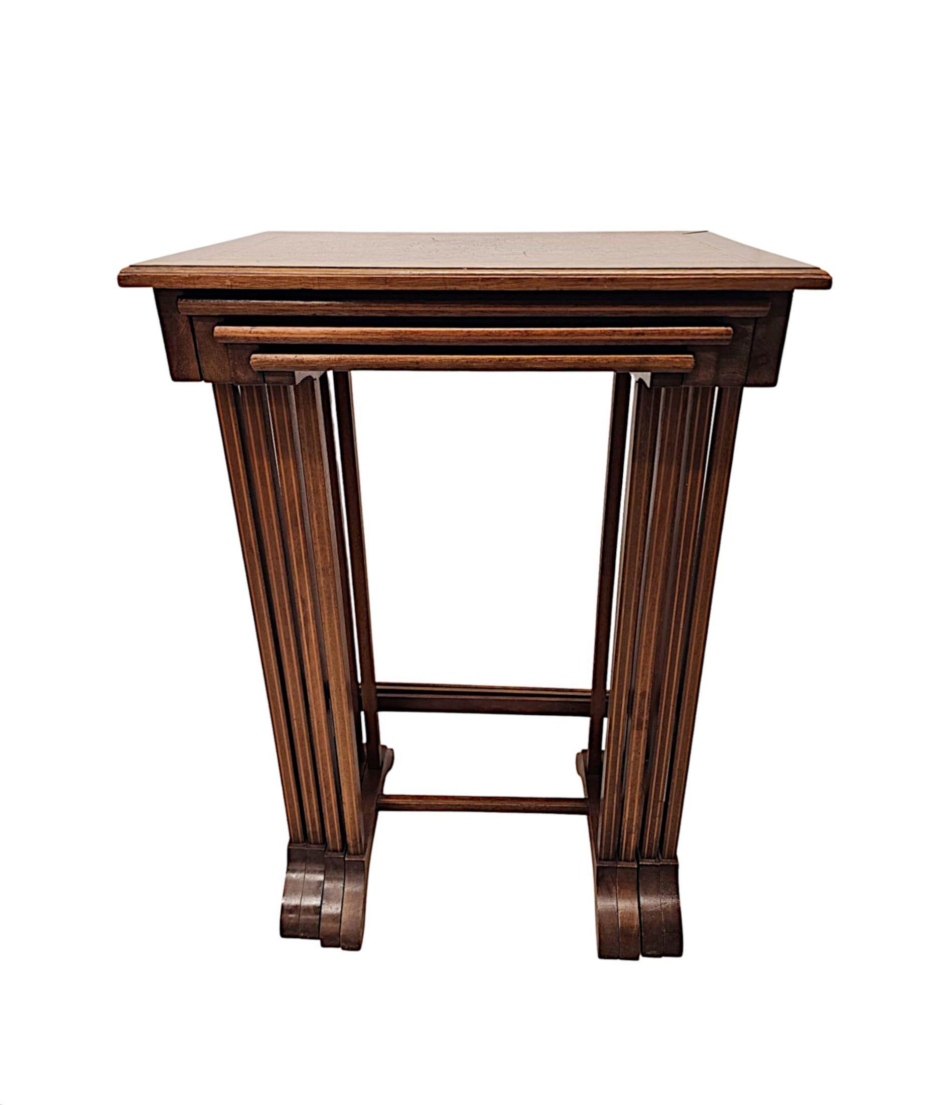 Superbe ensemble de quatre tables en marqueterie de l'époque édouardienne en vente