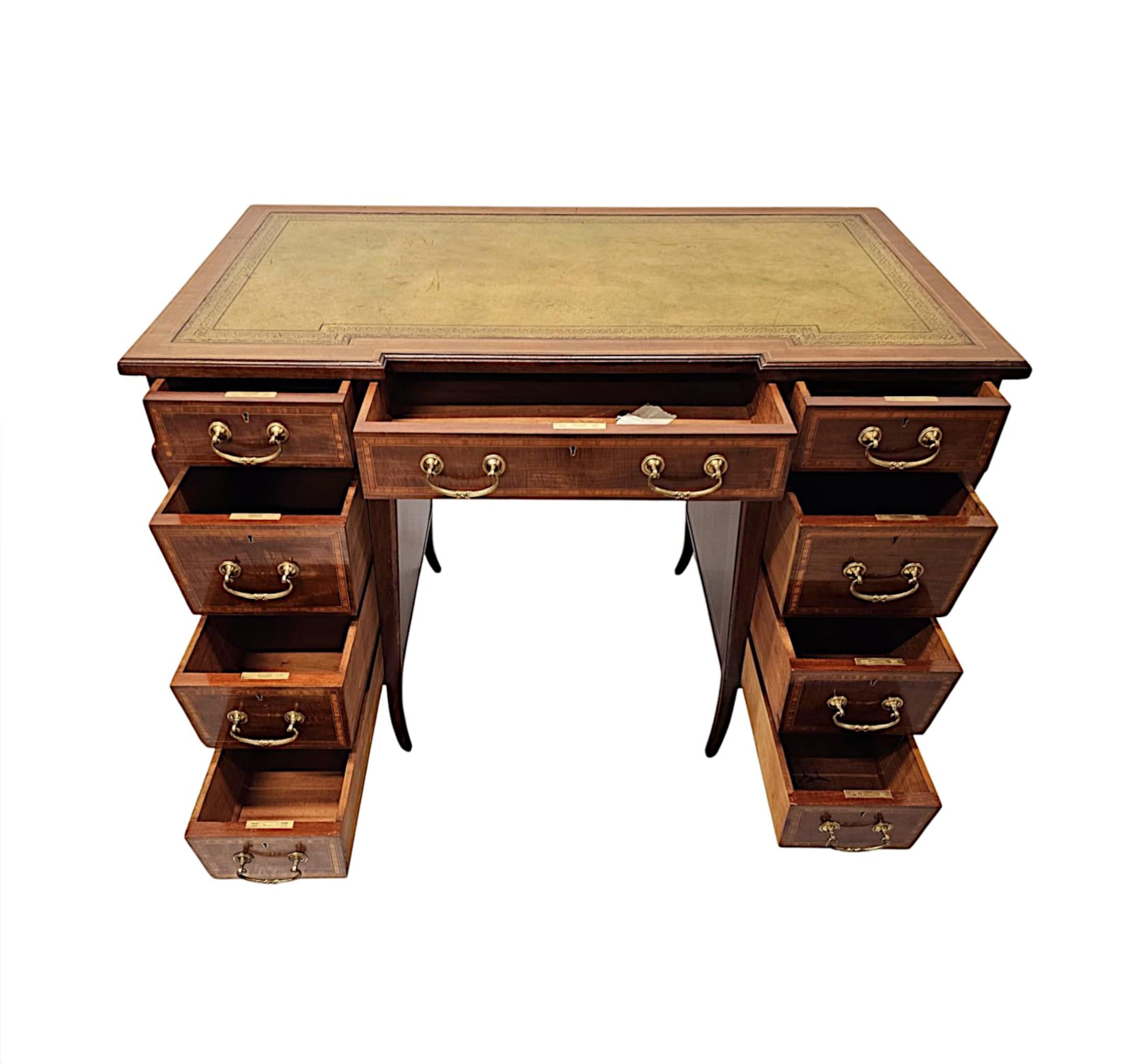 A Stunning Edwardian Leather Top Desk after Edward and Roberts In Good Condition For Sale In Dublin, IE