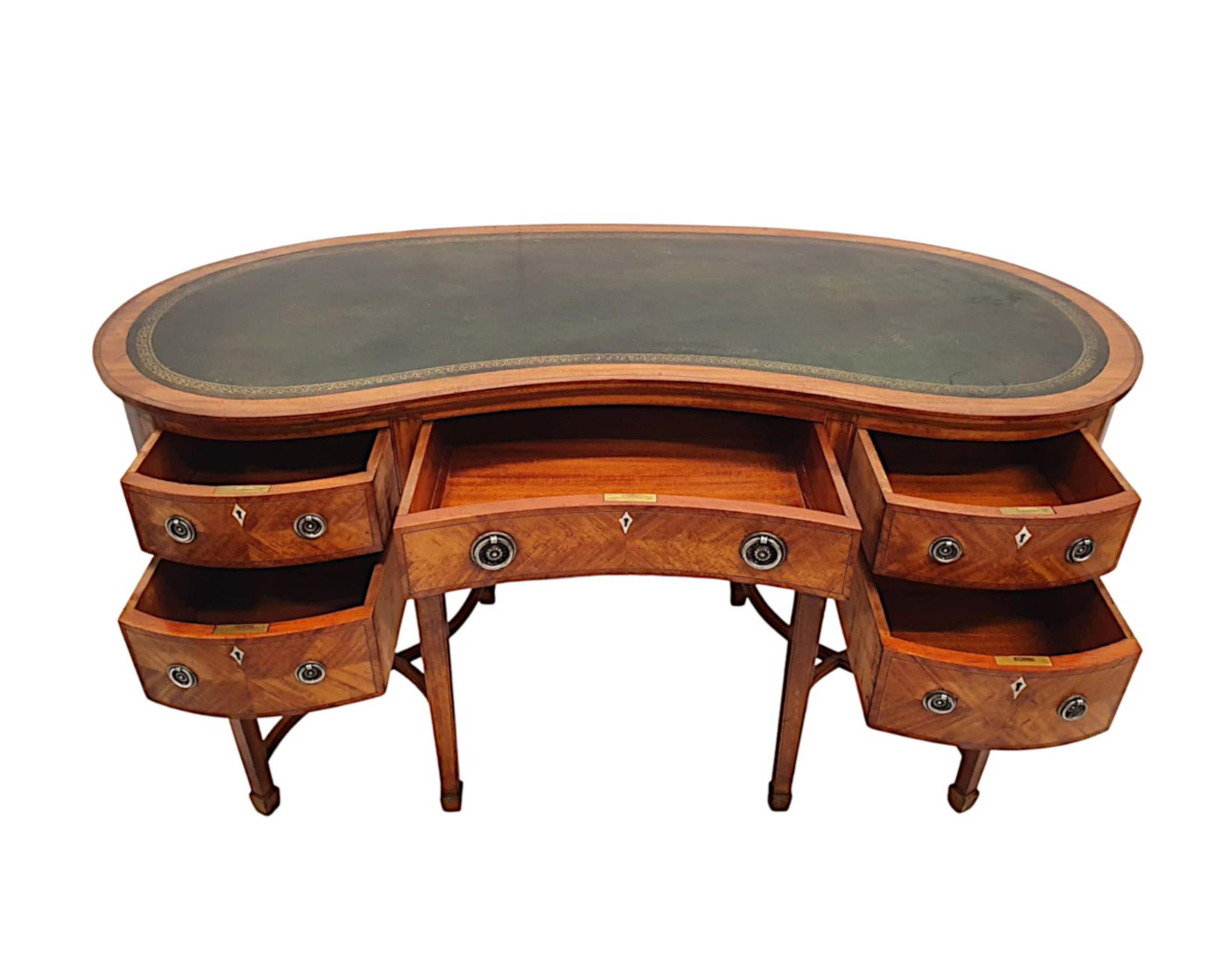 Stunning Edwardian Satinwood Kidney Shaped Desk In Good Condition For Sale In Dublin, IE
