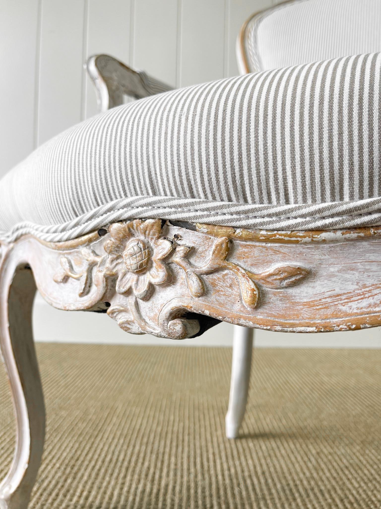 A Stunning Französisch 18. Jahrhundert Occasional Stuhl neu gepolstert im Angebot 1