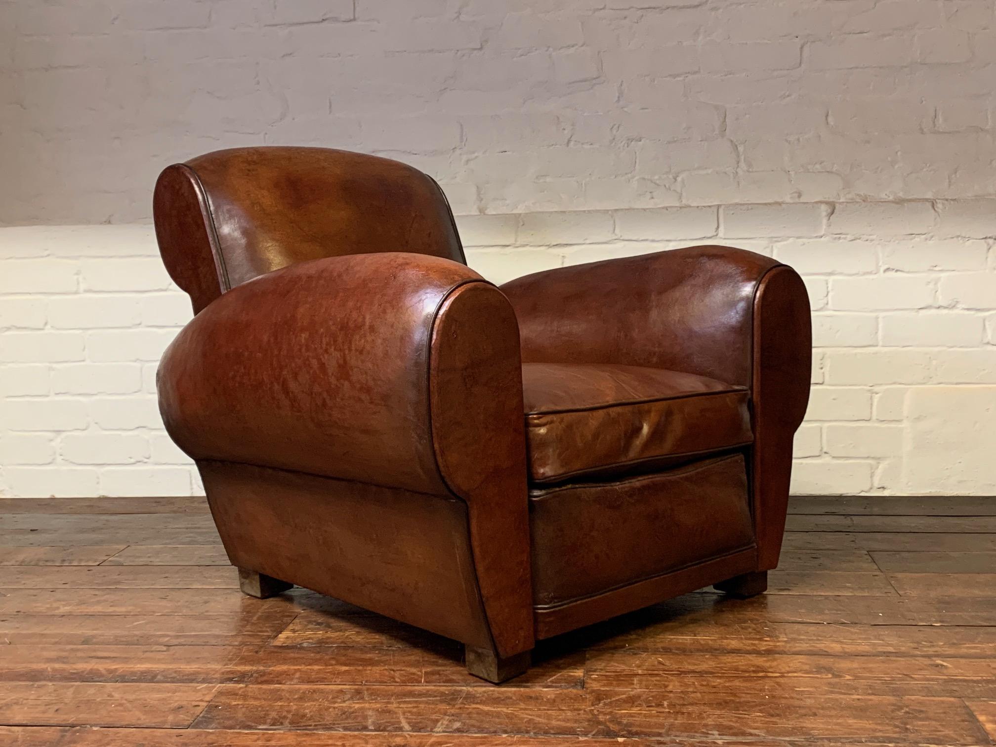 Una splendida poltrona da club in pelle francese, modello Havana Gang-box, circa anni '40

Questa bellissima sedia da club in pelle, grande e proporzionata, di colore marrone avana, è un oggetto davvero incantevole. La sua seduta profonda e i