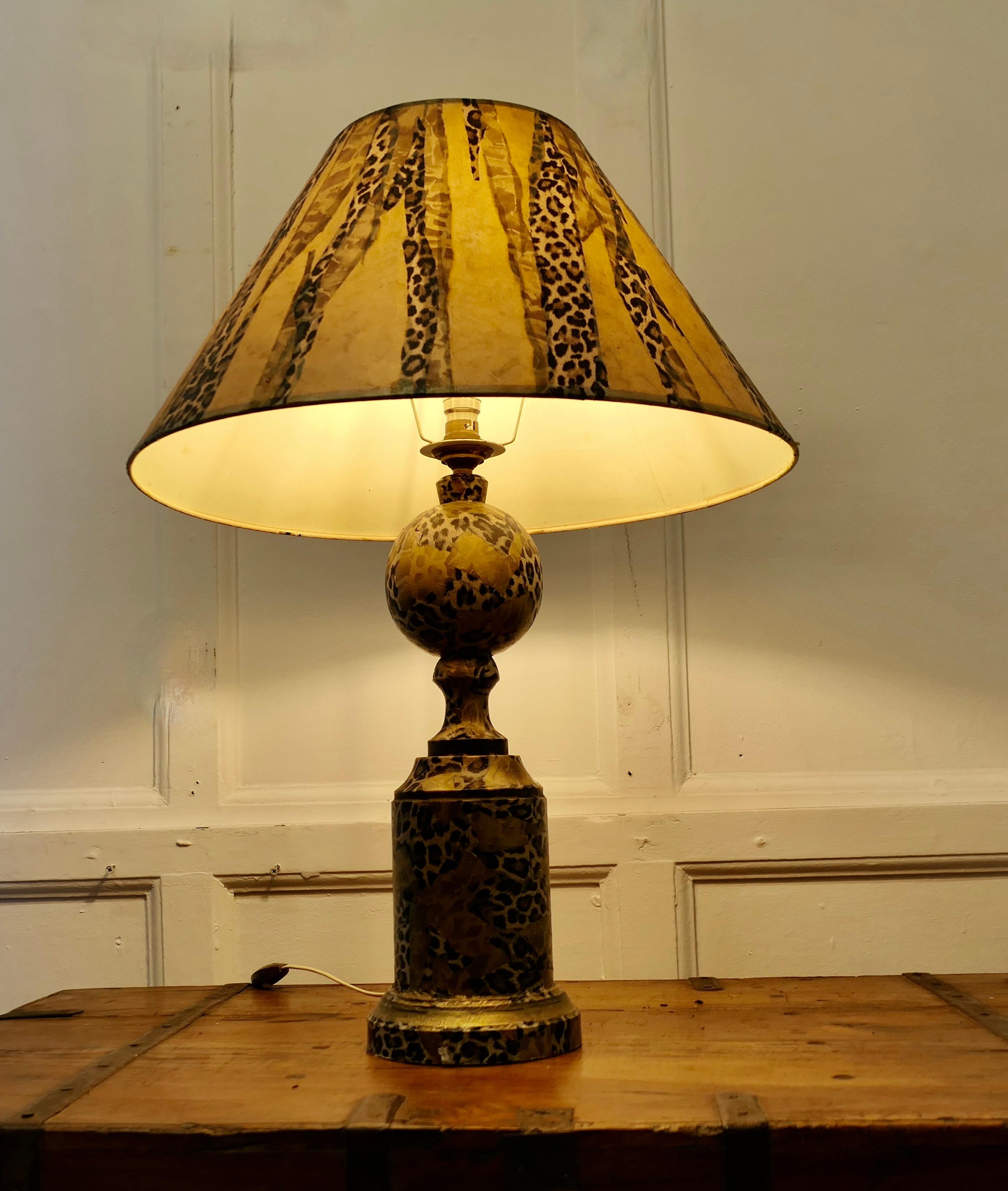 Superbe lampe de bureau française imprimée léopard  Il s'agit d'une pièce artisanale unique. en vente 4