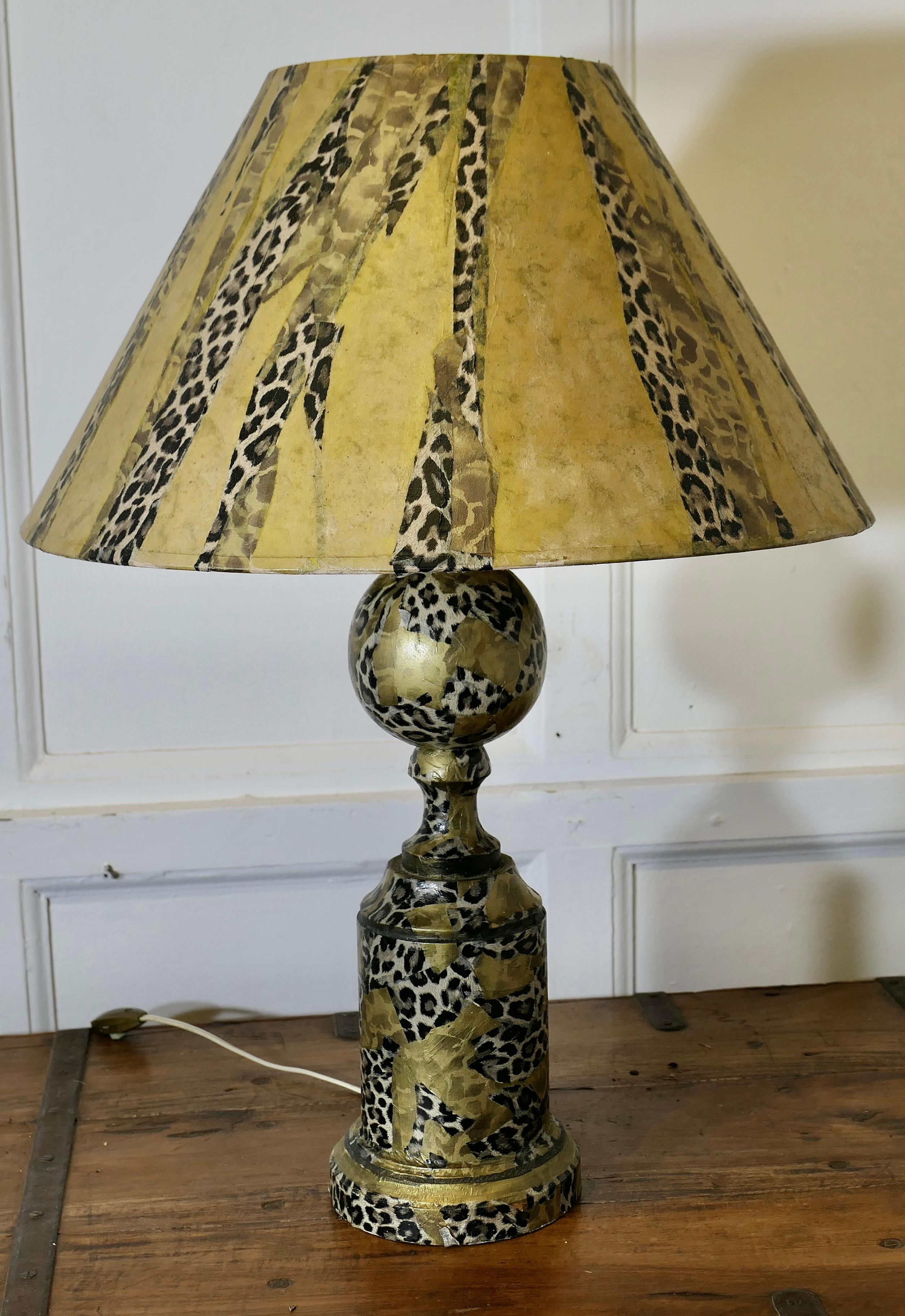 Superbe lampe de bureau française imprimée léopard  Il s'agit d'une pièce artisanale unique. en vente 5