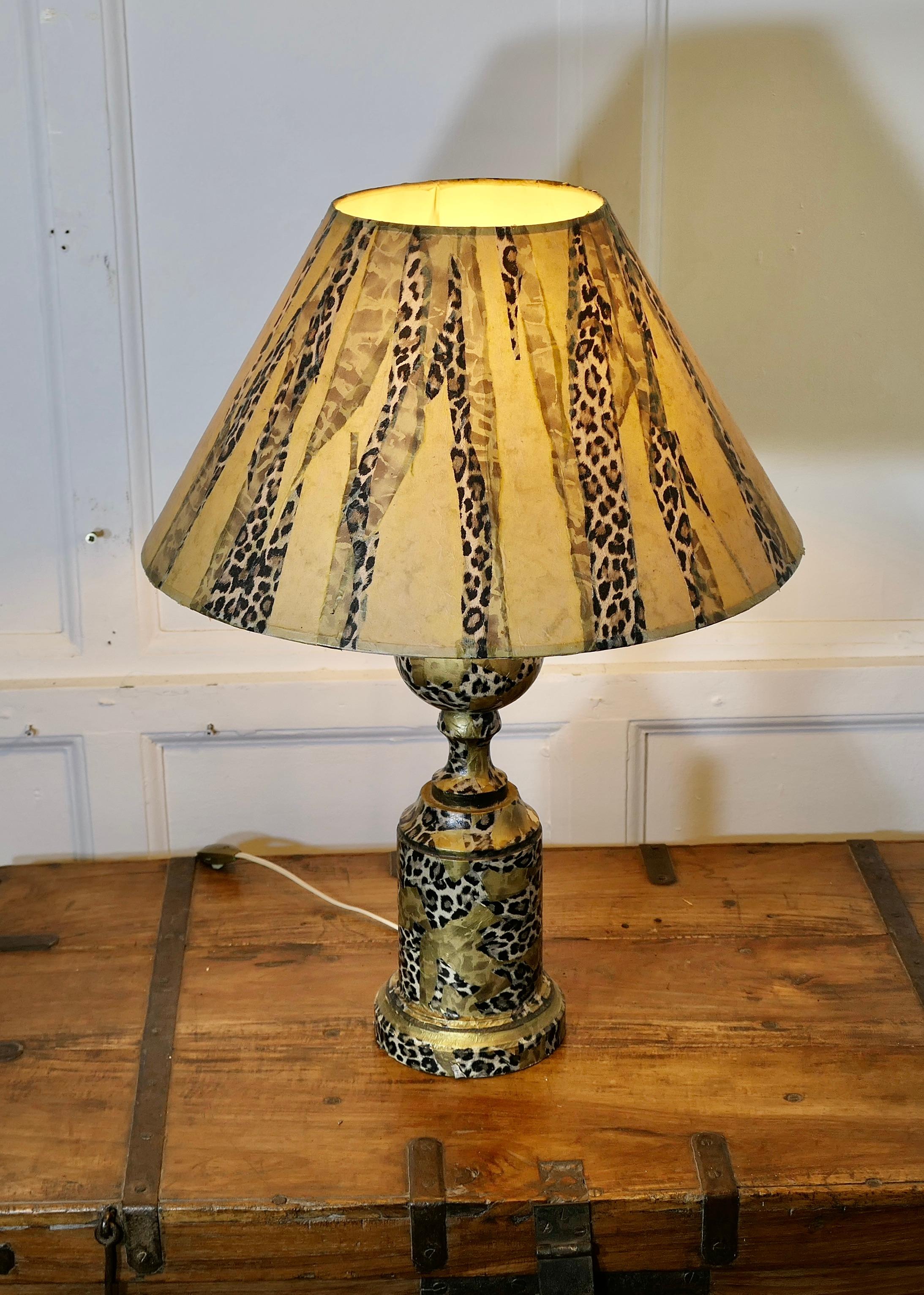 Fin du 20e siècle Superbe lampe de bureau française imprimée léopard  Il s'agit d'une pièce artisanale unique. en vente