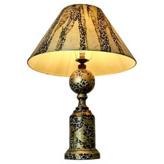 Una splendida lampada da tavolo francese con stampa leopardata  Questo è un pezzo unico artigianale
