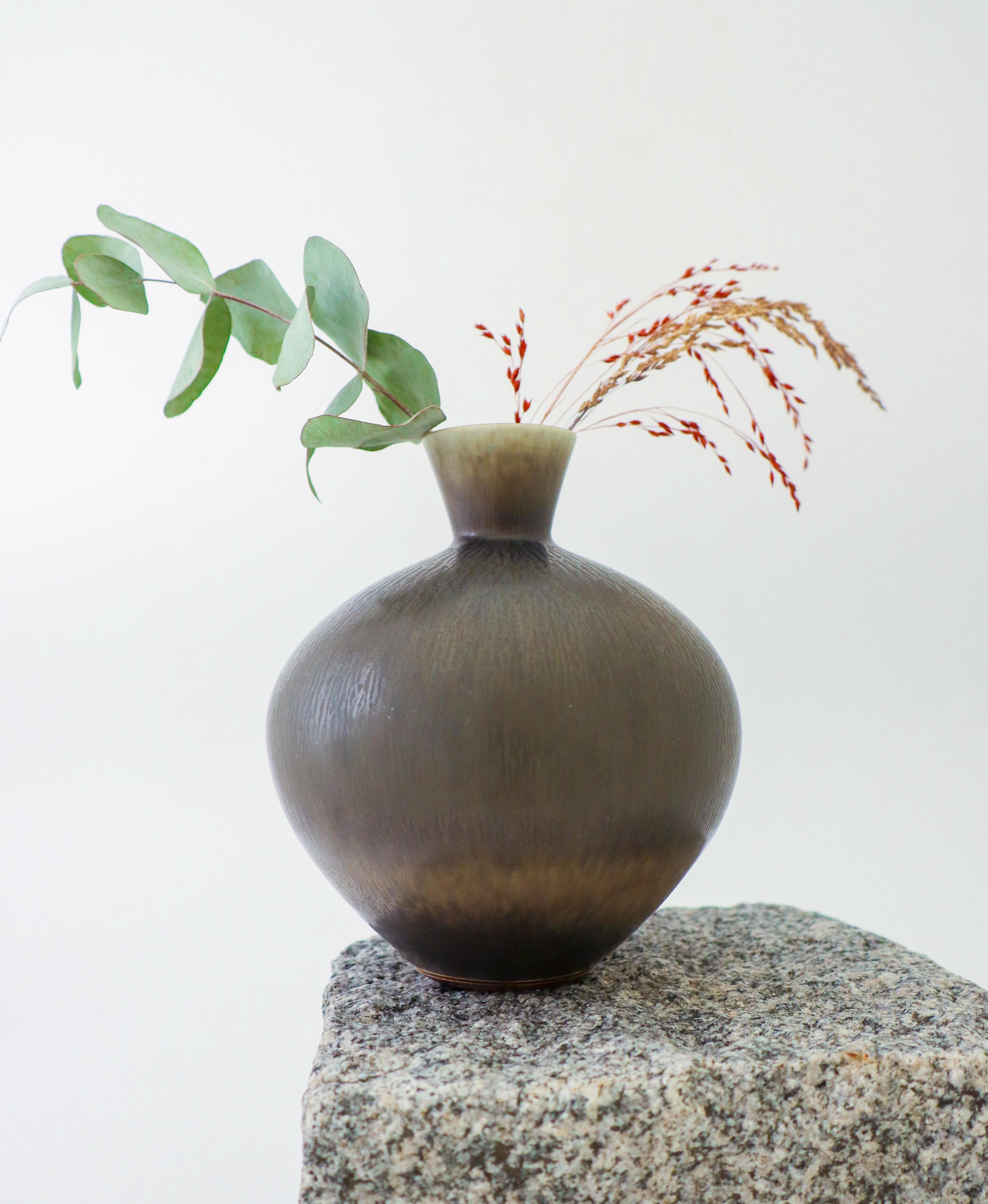 Superbe vase en céramique grise émaillée Har-fur de Berndt Friberg - Gustavsberg 1968 en vente 4