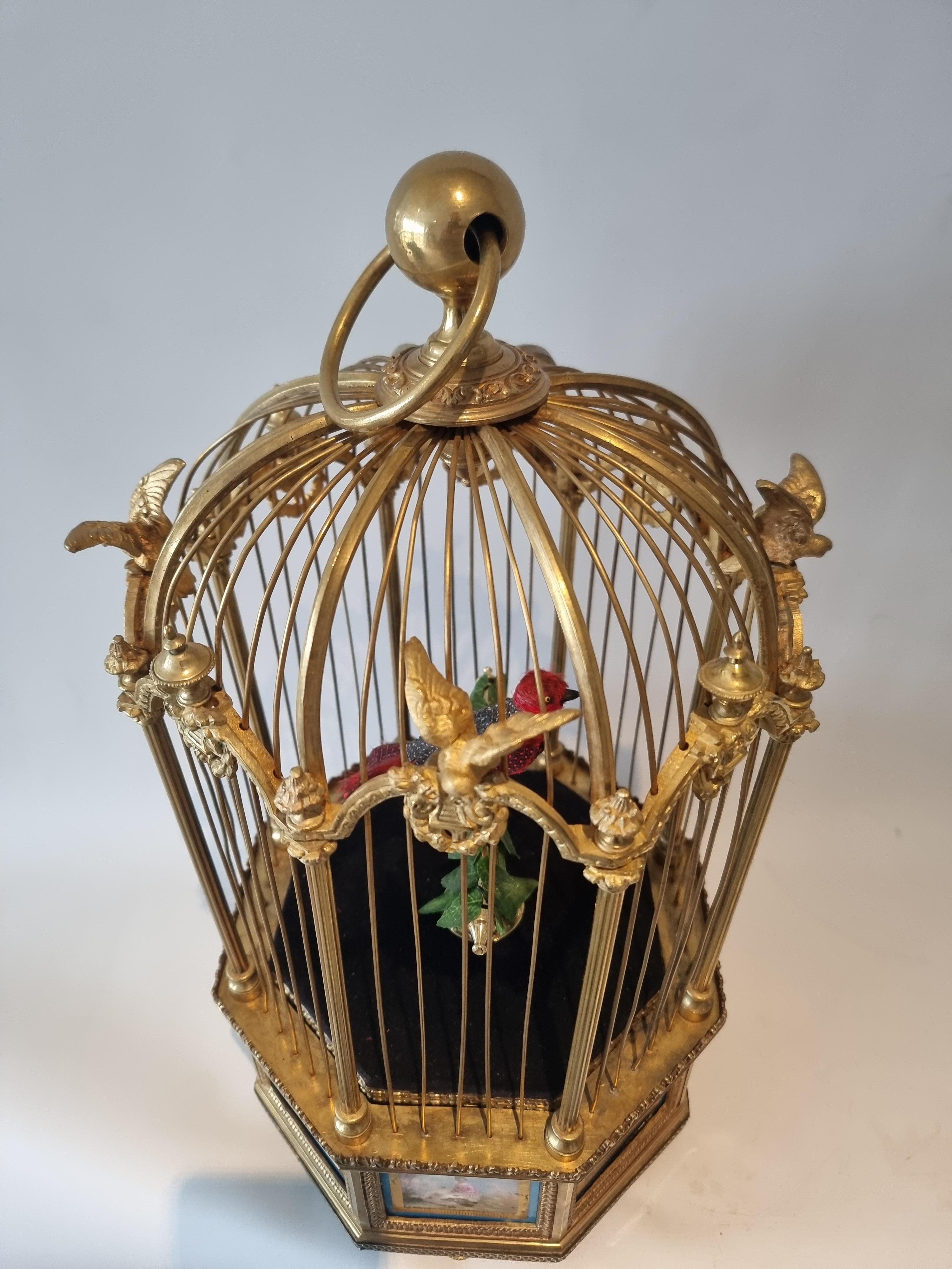 Superbe cage à chanter de Bontems en bronze doré et Sèvres, de forme hexagonale. en vente 4