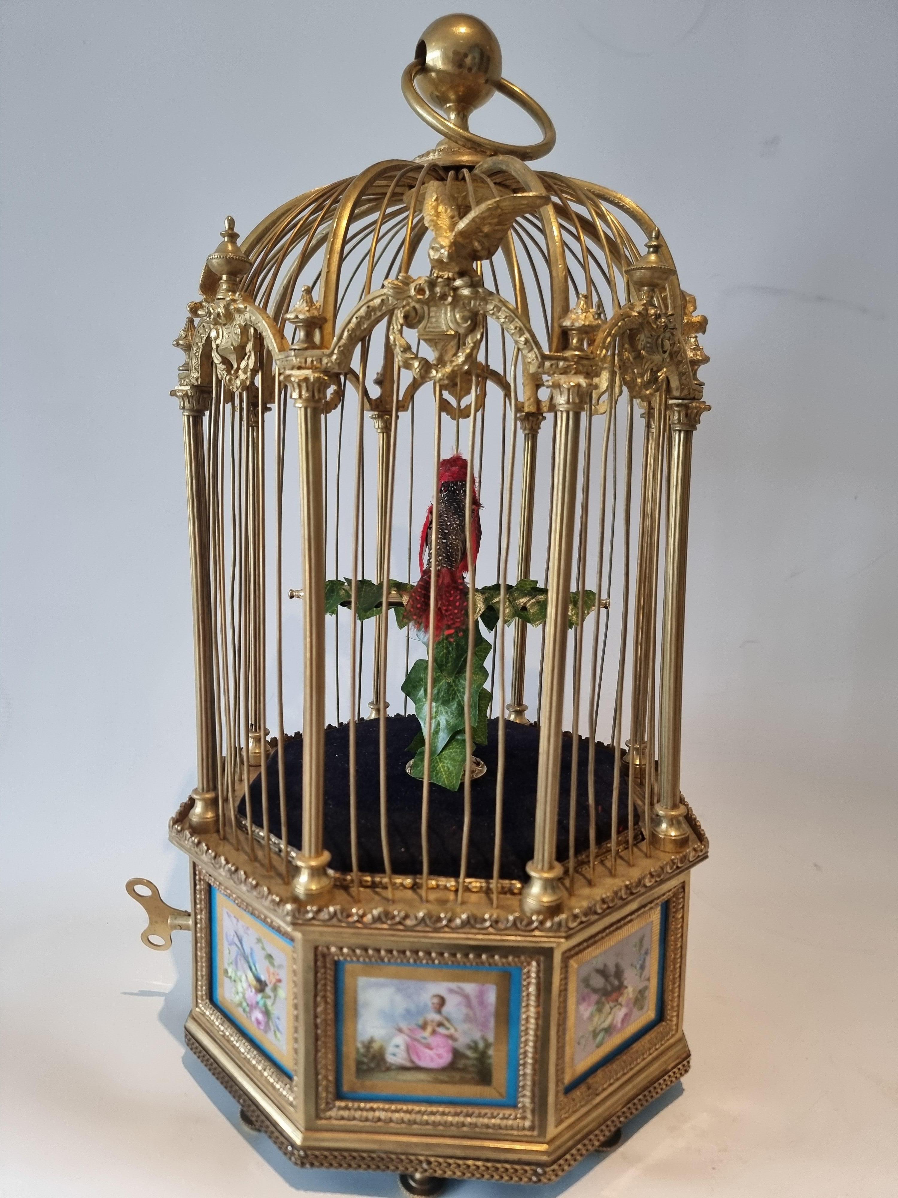 Bronze Superbe cage à chanter de Bontems en bronze doré et Sèvres, de forme hexagonale. en vente