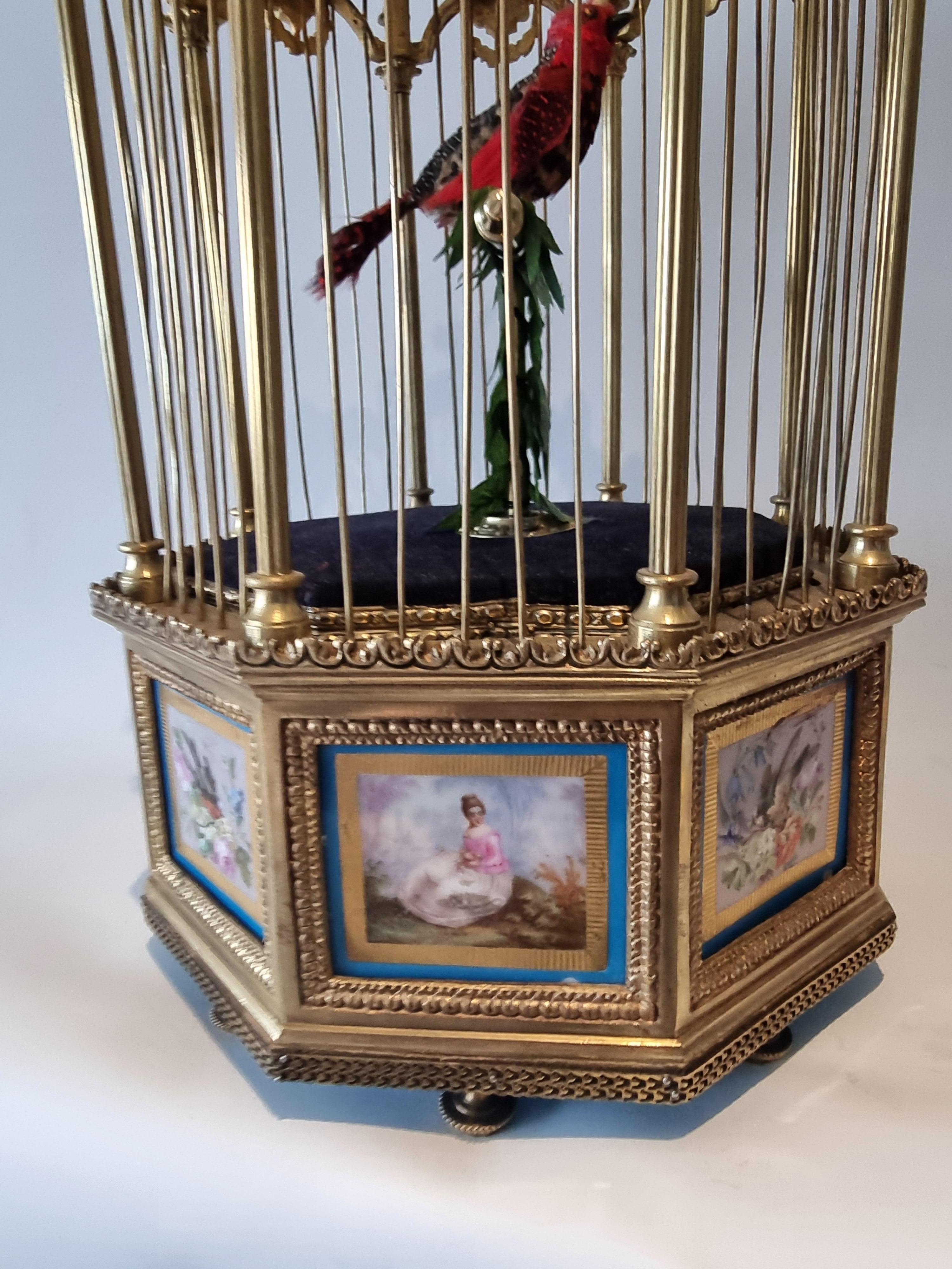 Superbe cage à chanter de Bontems en bronze doré et Sèvres, de forme hexagonale. en vente 3