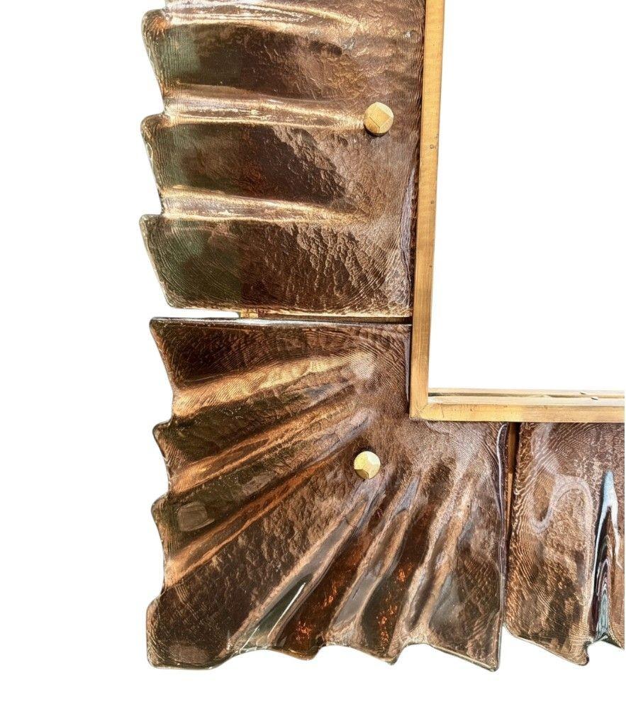 Uno splendido specchio italiano in bronzo con cornice in vetro di Murano e cornice interna in ottone in vendita 12