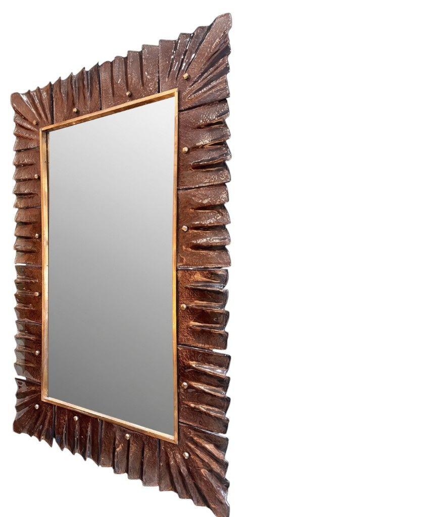 Italiano Uno splendido specchio italiano in bronzo con cornice in vetro di Murano e cornice interna in ottone in vendita