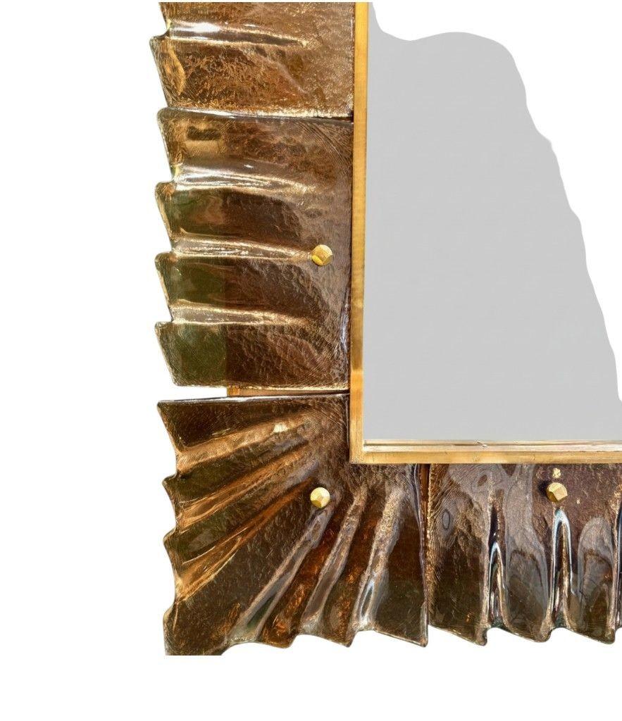 Ottone Uno splendido specchio italiano in bronzo con cornice in vetro di Murano e cornice interna in ottone in vendita