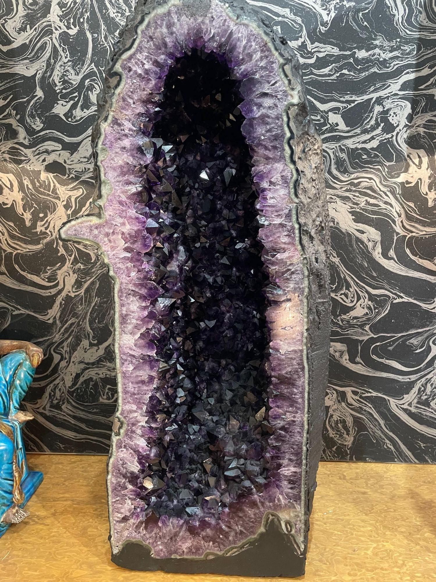 A stunning large high quality  Amethyst geode cave deep purple colour In Excellent Condition For Sale In London, GB