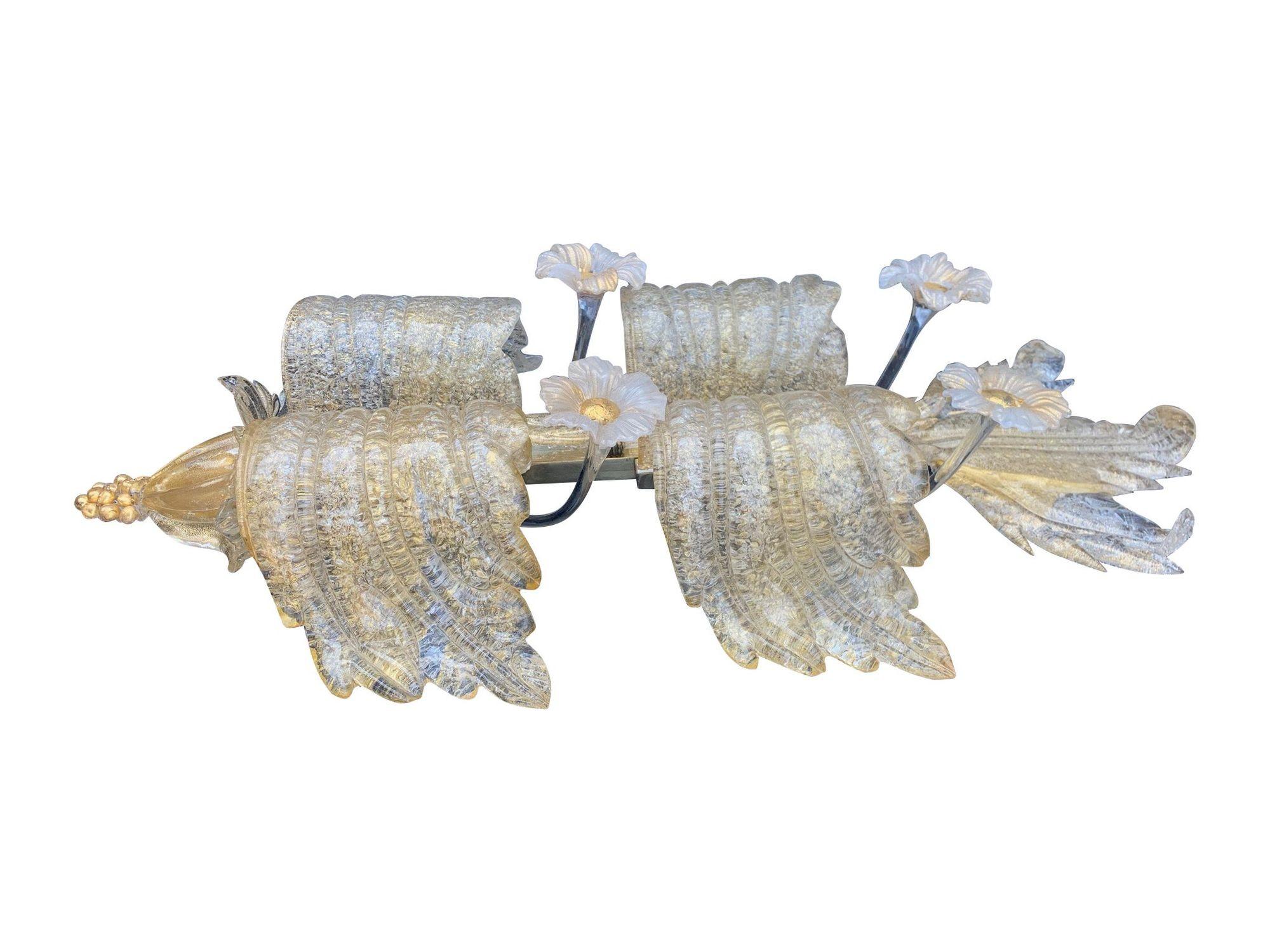 Mid-20th Century A stunning large pair of 1930s Art Deco Murano glass wall sconces by Seguso For Sale