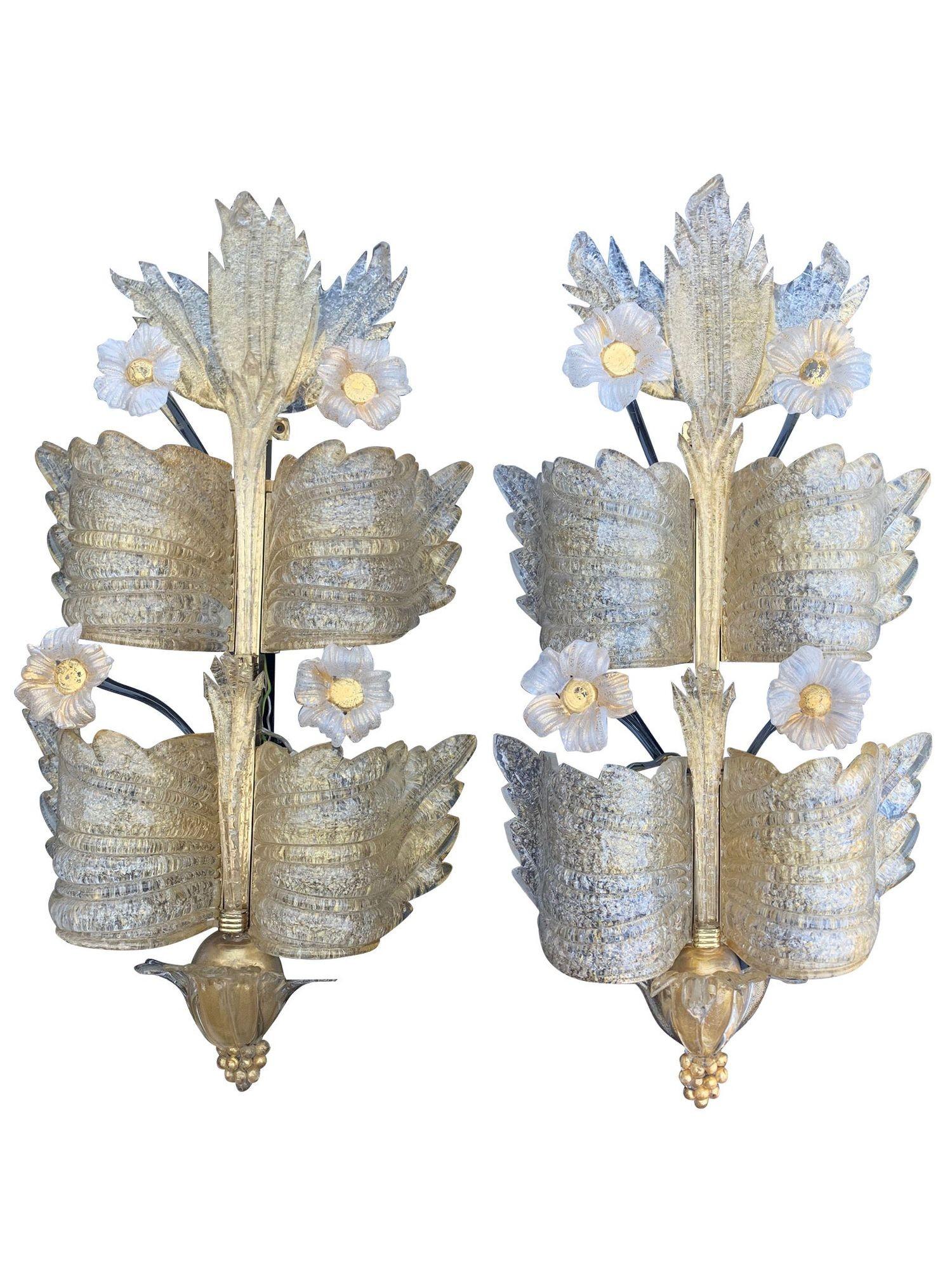 A stunning large pair of 1930s Art Deco Murano glass wall sconces by Seguso For Sale 2