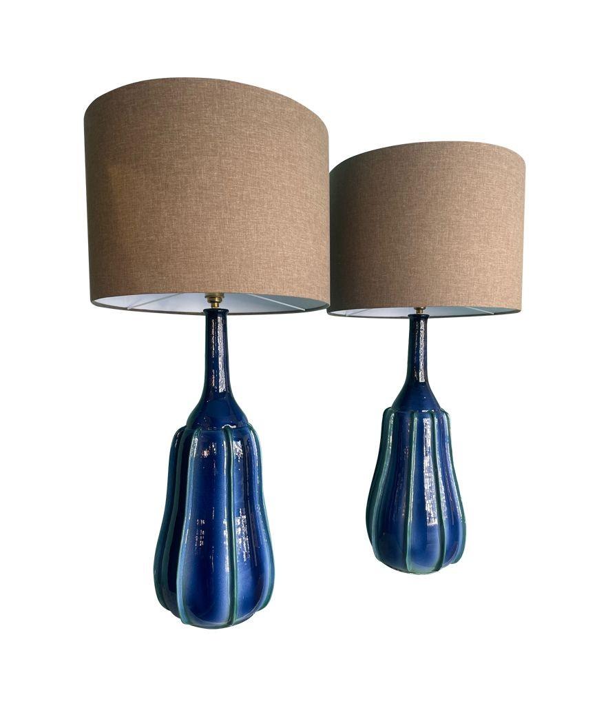 Una splendida coppia di grandi lampade italiane in ceramica blu e verde degli anni '80 in vendita 4