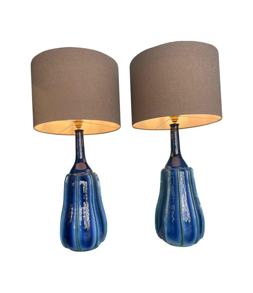 Una splendida coppia di grandi lampade italiane in ceramica blu e verde degli anni '80 in vendita 8
