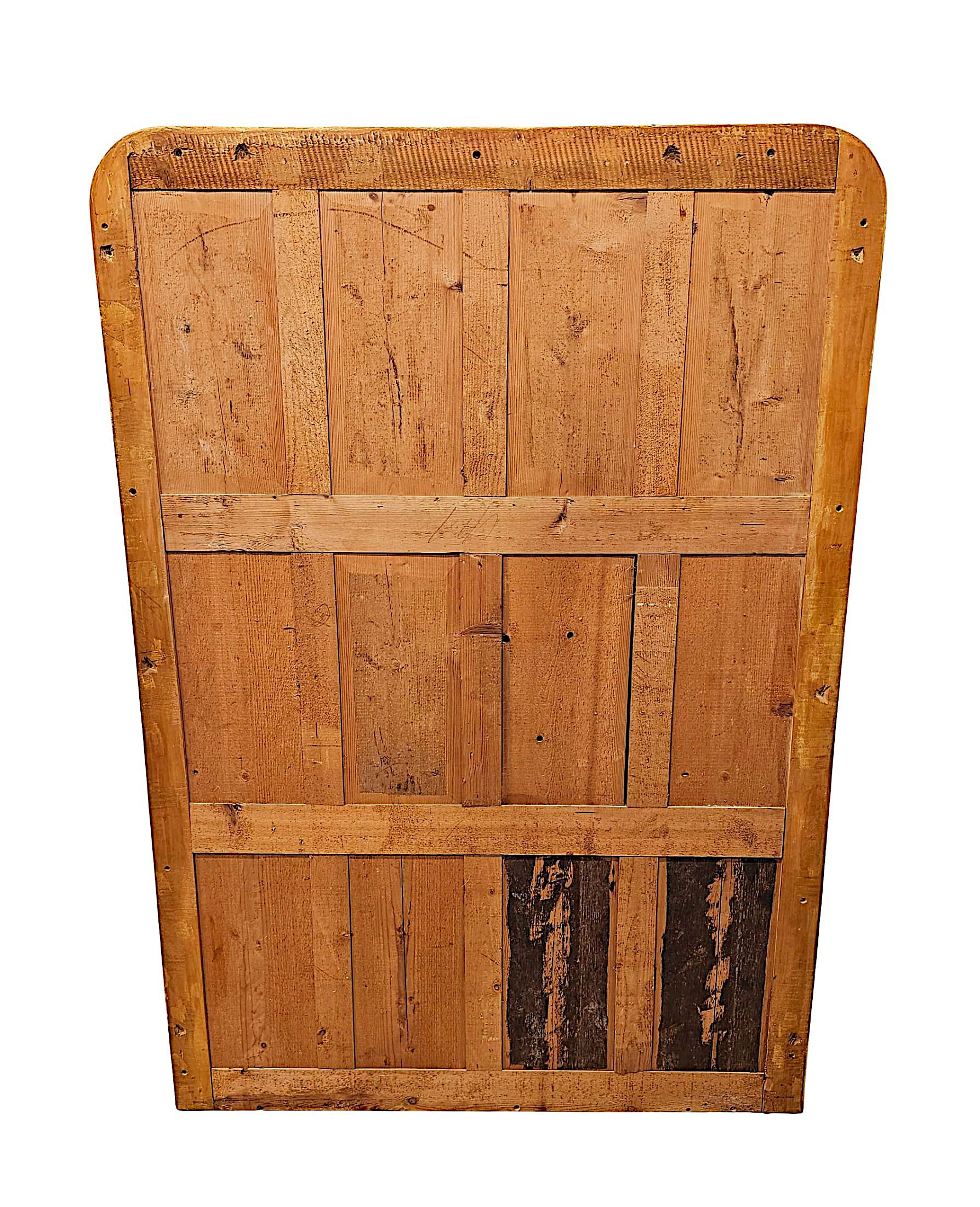 Impresionante espejo sobremantel de madera dorada del siglo XIX de gran tamaño con detalles florales en Bueno estado para la venta en Dublin, IE