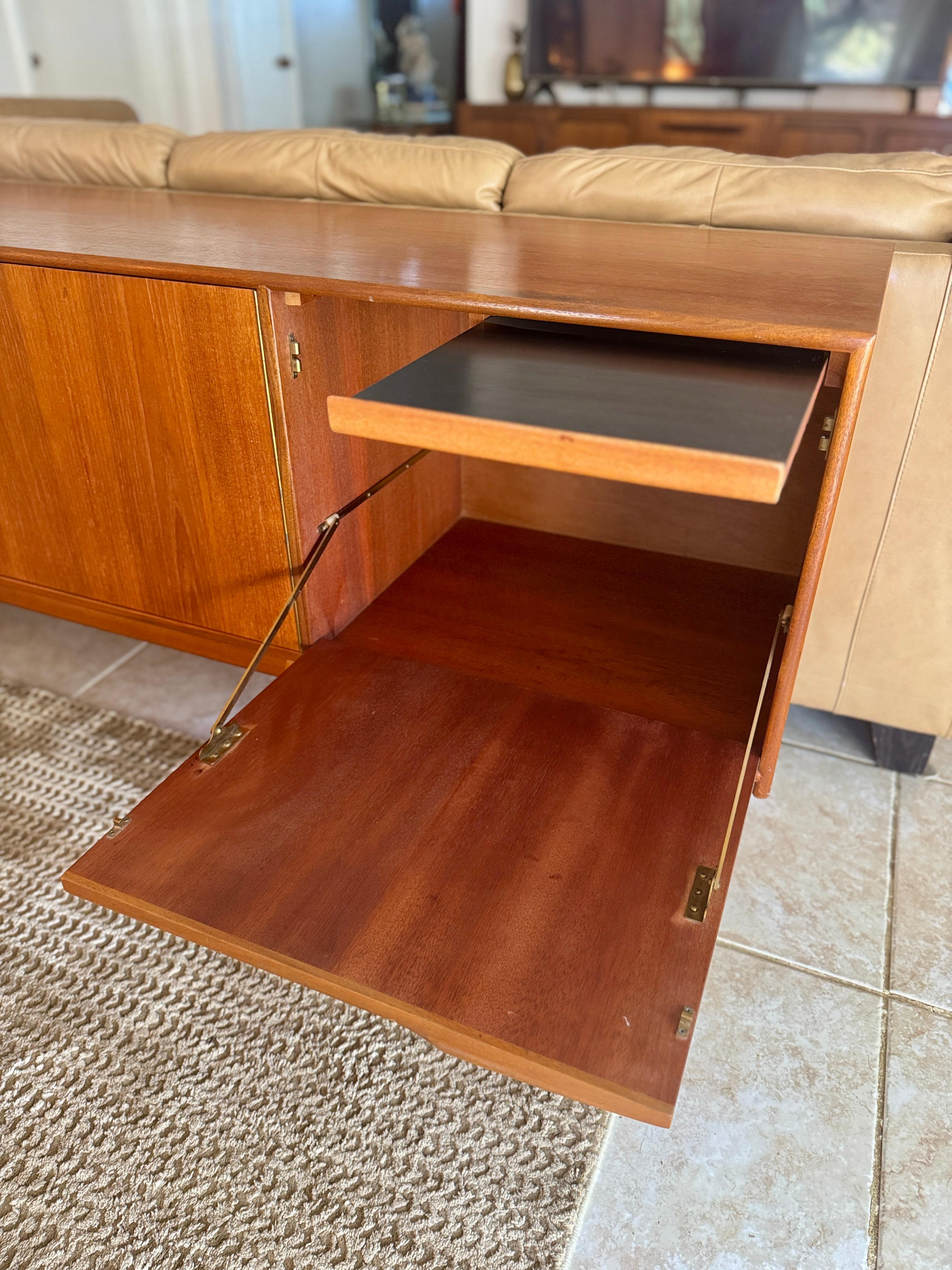 Veneer A stunning mid century modern sideboard by Scottish furniture maker McIntosh For Sale