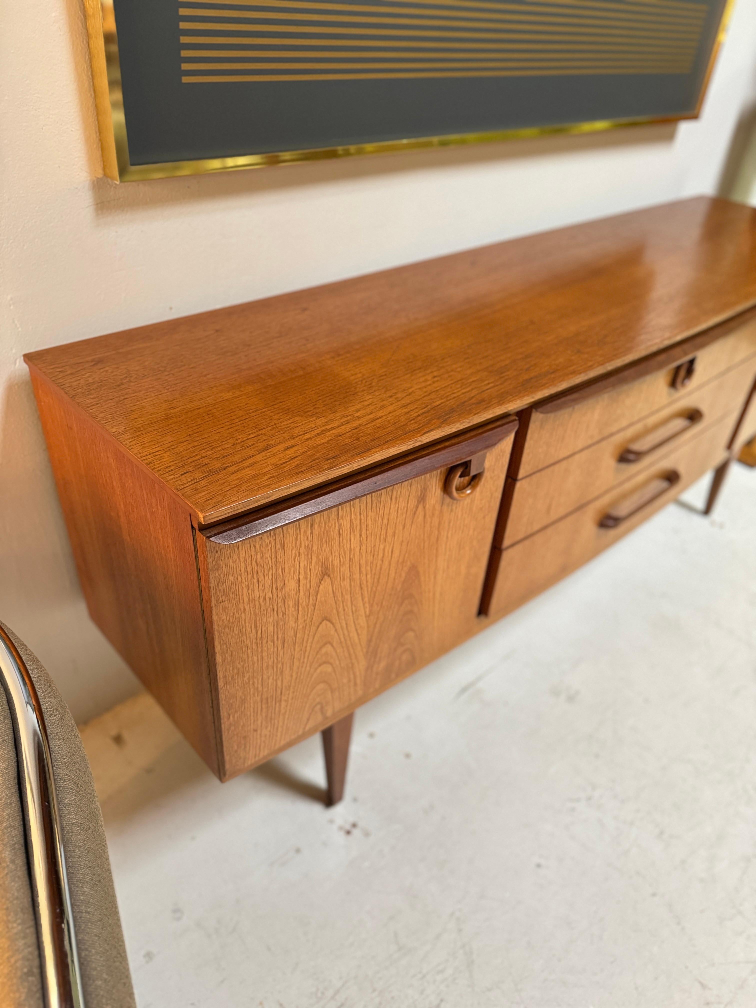 Atemberaubendes Sideboard aus Teakholz von Beautility aus der Mitte des Jahrhunderts, ca. 1960er Jahre im Angebot 6