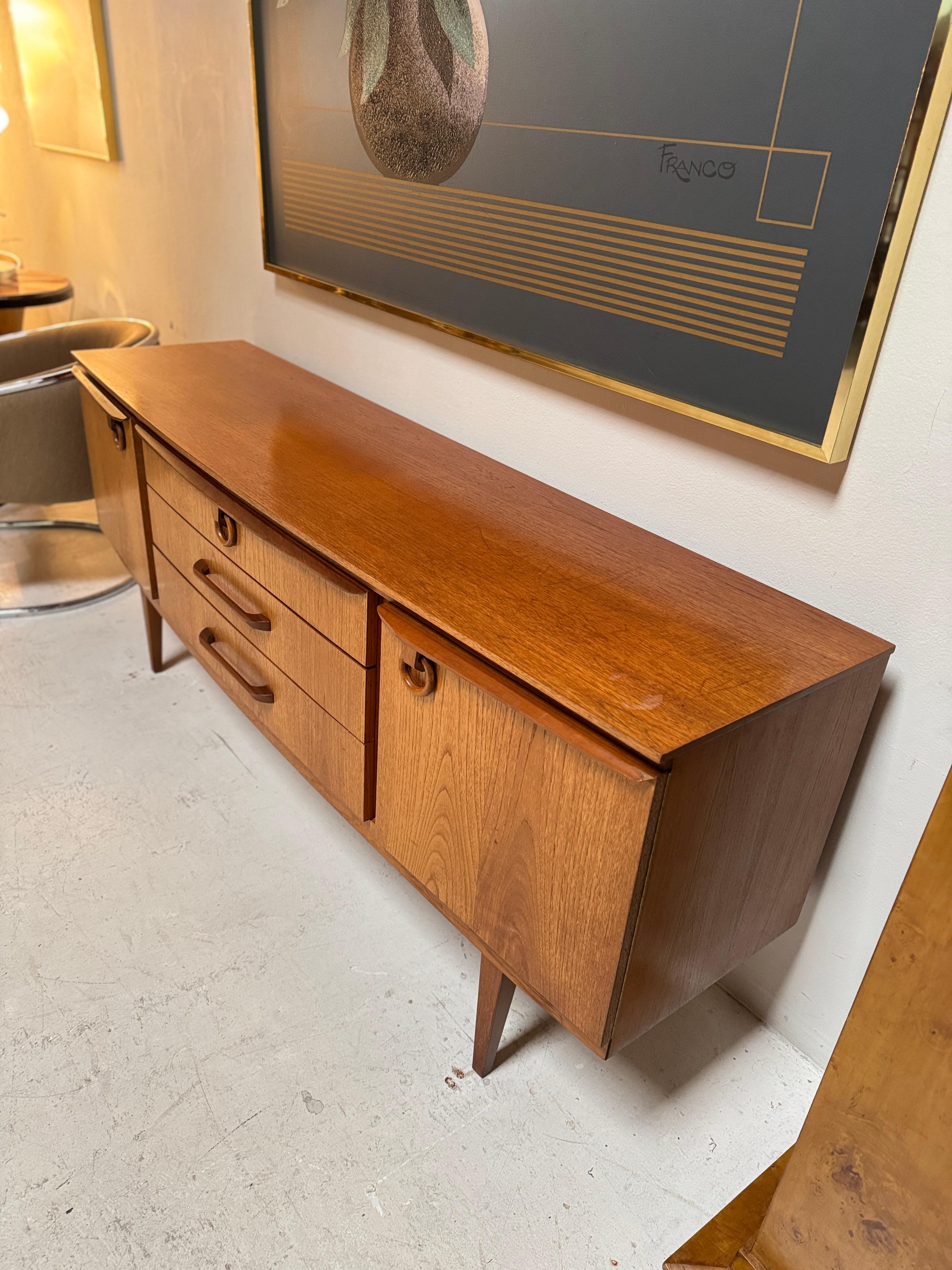 Atemberaubendes Sideboard aus Teakholz von Beautility aus der Mitte des Jahrhunderts, ca. 1960er Jahre im Angebot 8