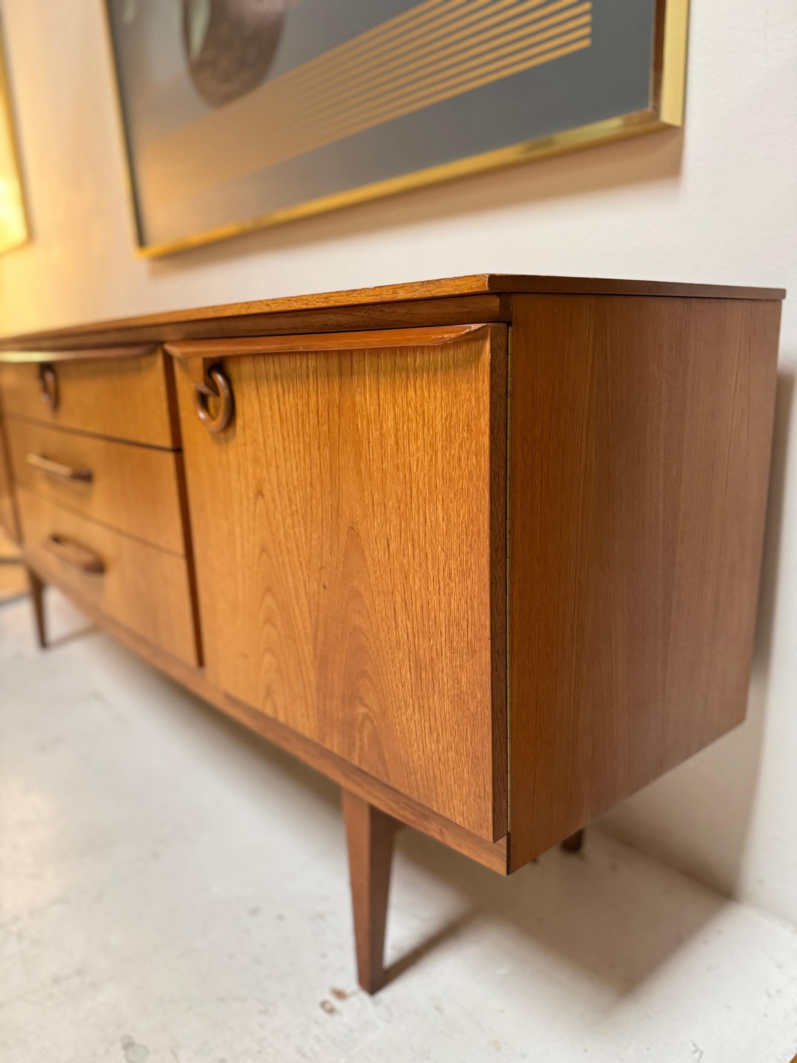 A stunning mid century modern teak sideboard by Beautility, circa 1960s 8