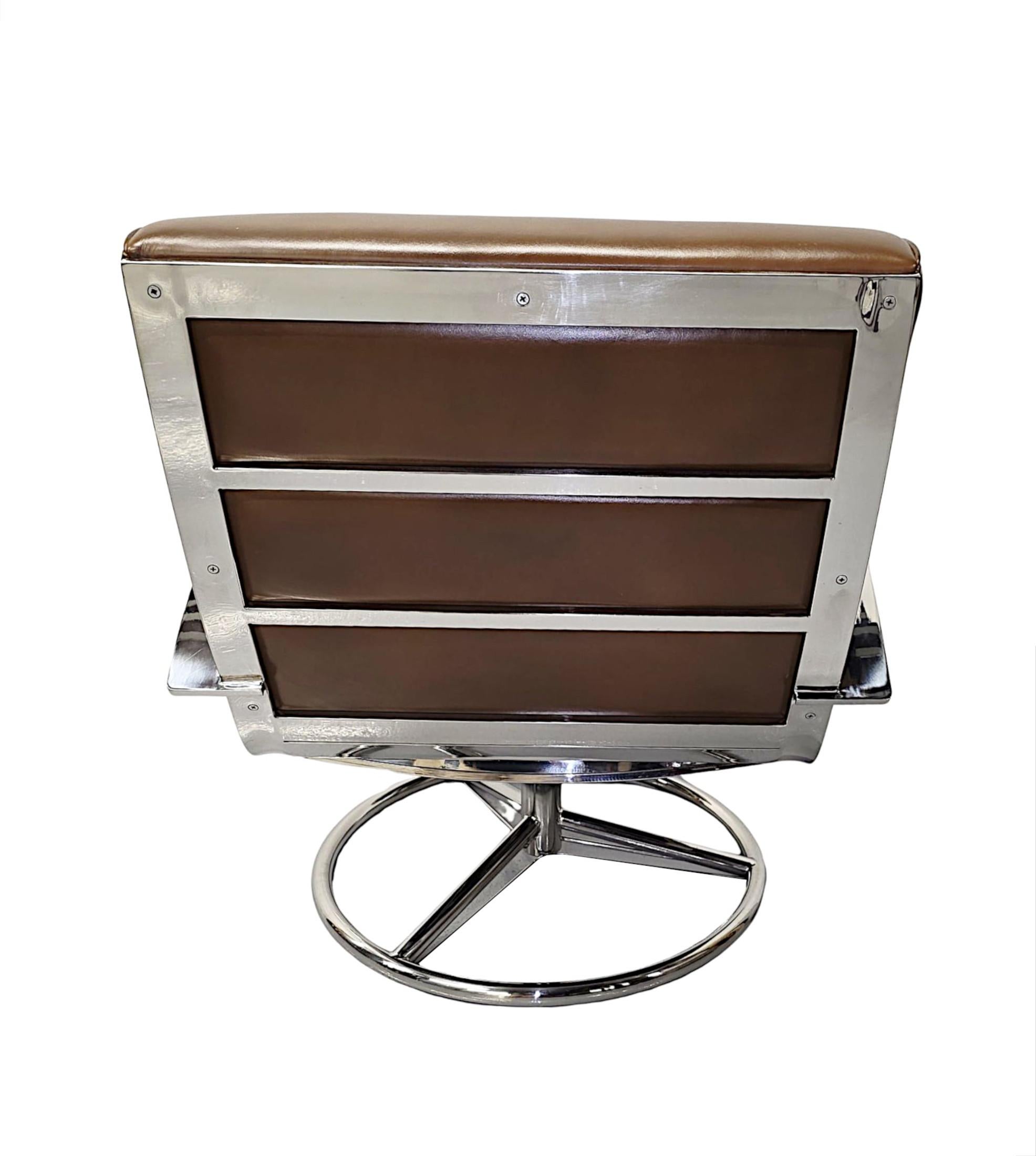 Atemberaubender sich drehbarer Sessel aus Leder und Chrom im Mid-Century-Stil im Angebot 2