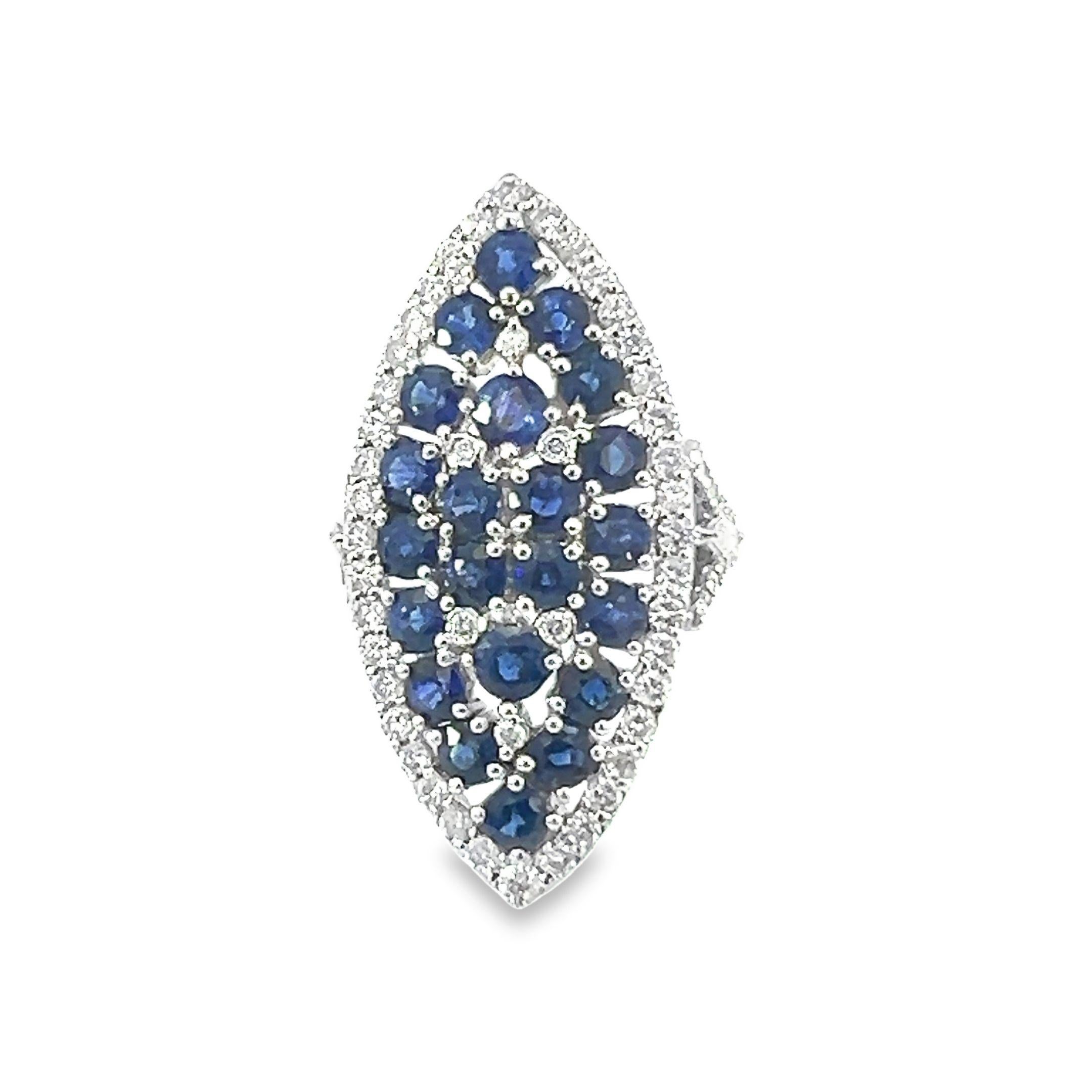 A stunning natural Sapphire Diamond Ring With 18Kt gold In New Condition For Sale In New York, NY