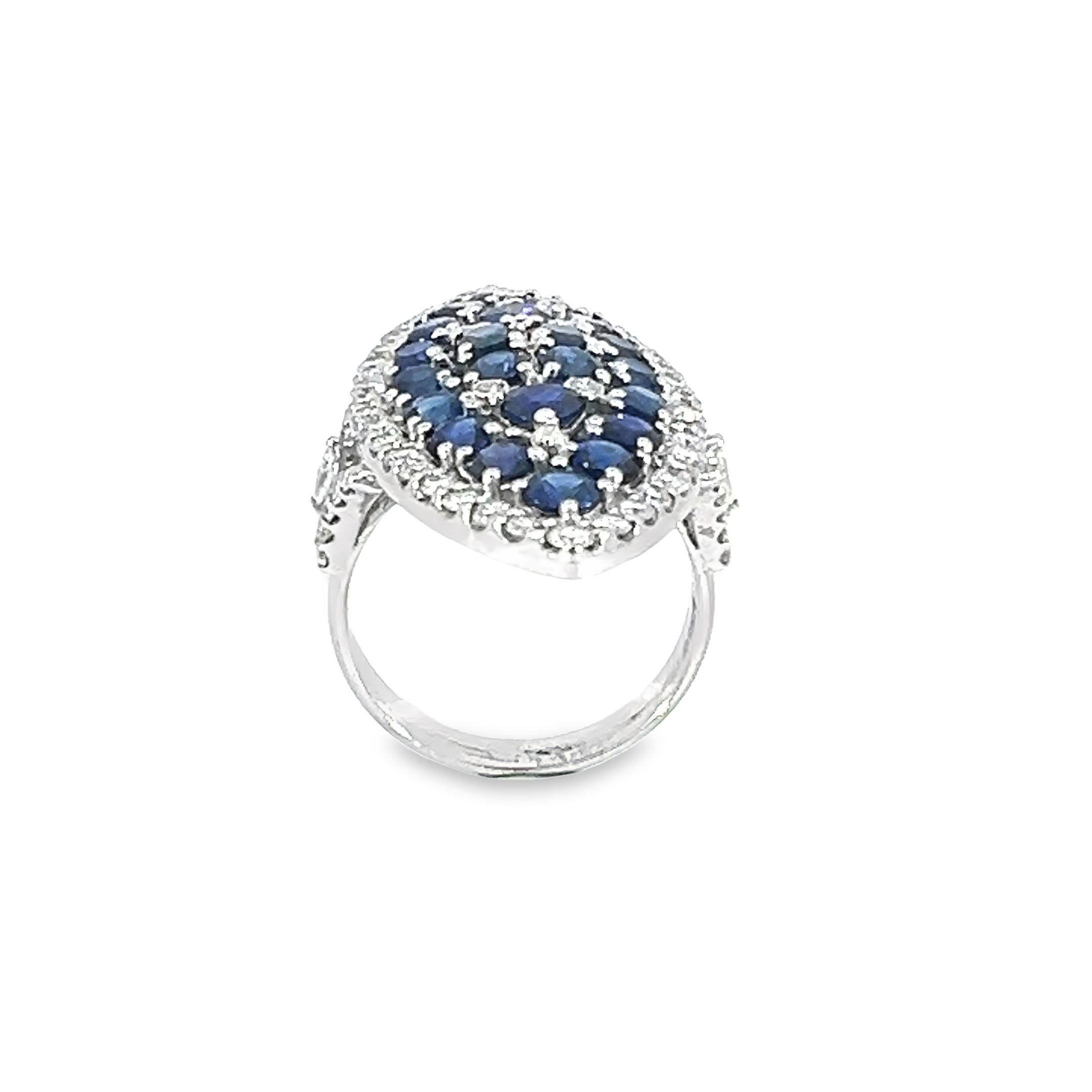 A stunning natural Sapphire Diamond Ring With 18Kt gold For Sale 1