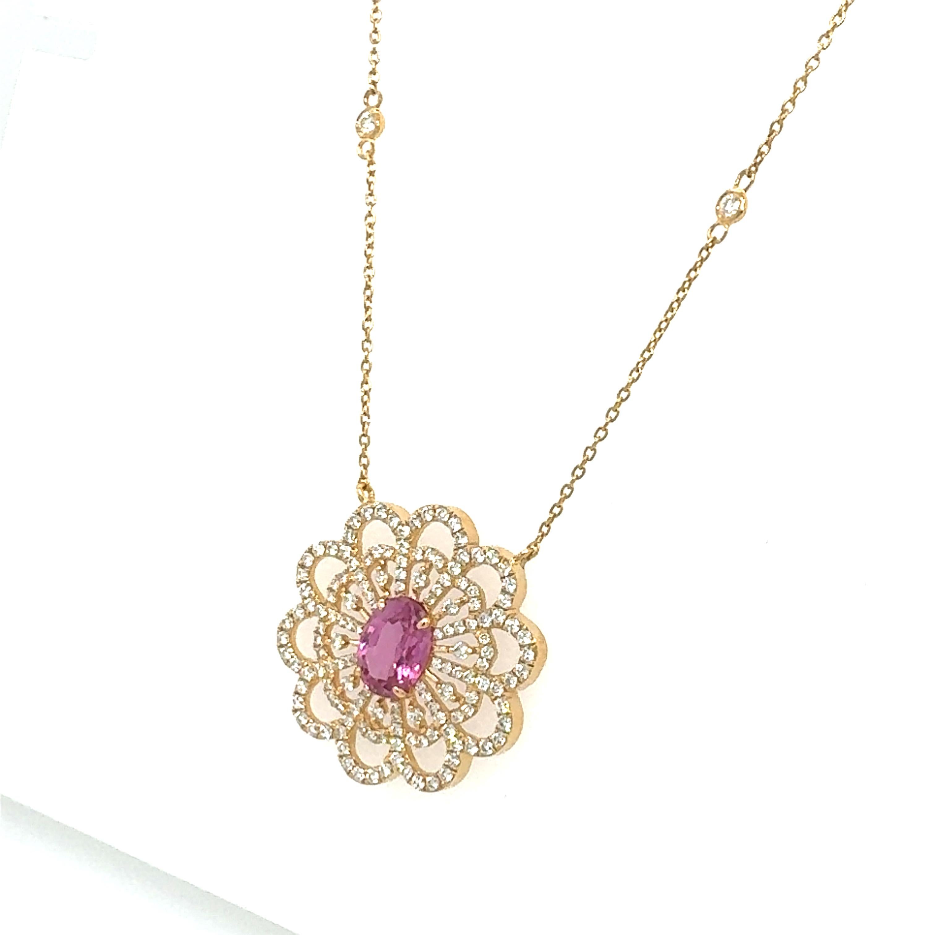 A stunning necklace of natural pink sapphire with diamond In New Condition For Sale In New York, NY