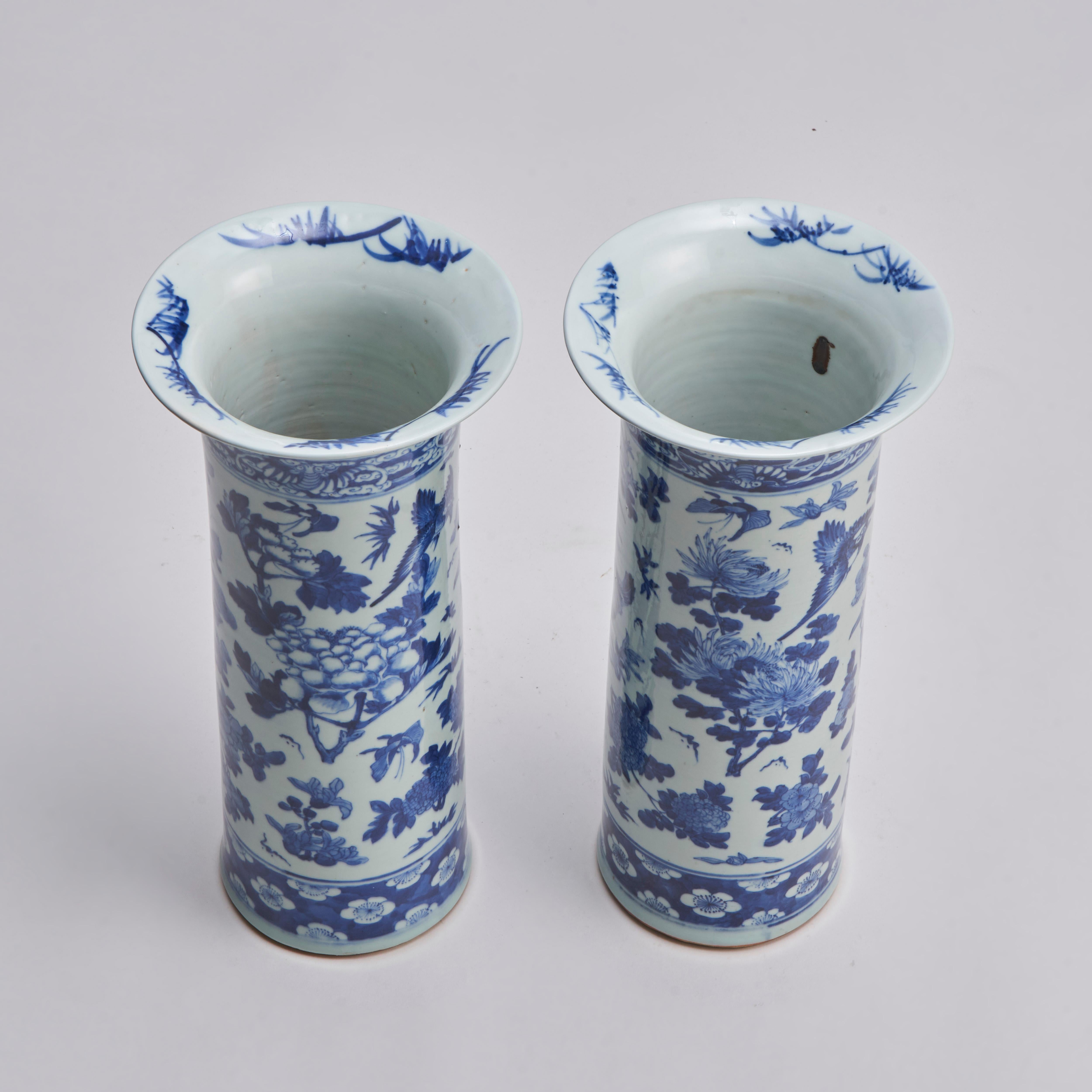 A stunning pair of 19th Century flare-topped blue and white porcelain vases (Cir For Sale 3