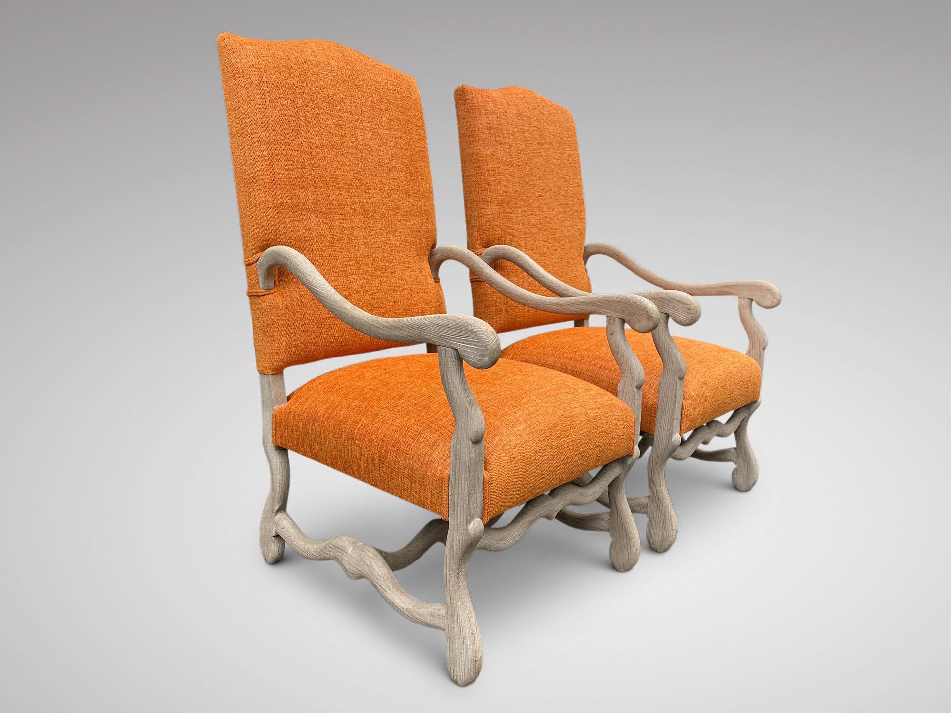 Louis XIV Paire d'étonnantes fauteuils français anciens du 19ème siècle en noyer et tapissés en vente