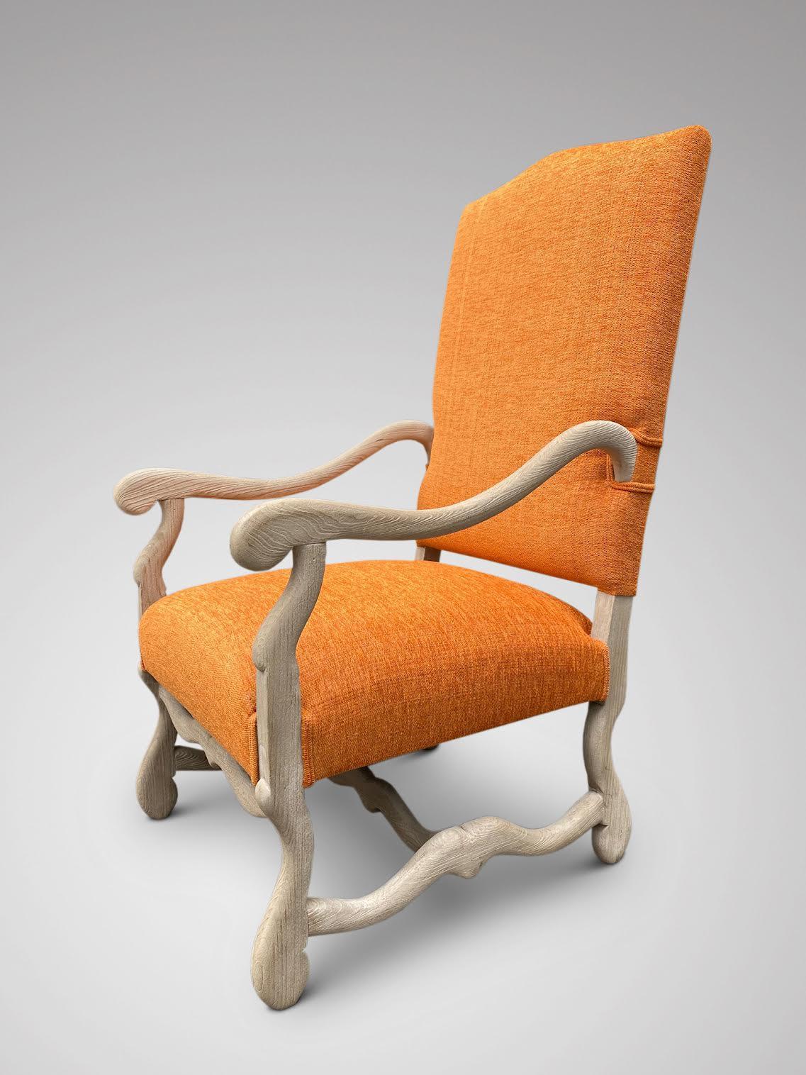 Français Paire d'étonnantes fauteuils français anciens du 19ème siècle en noyer et tapissés en vente