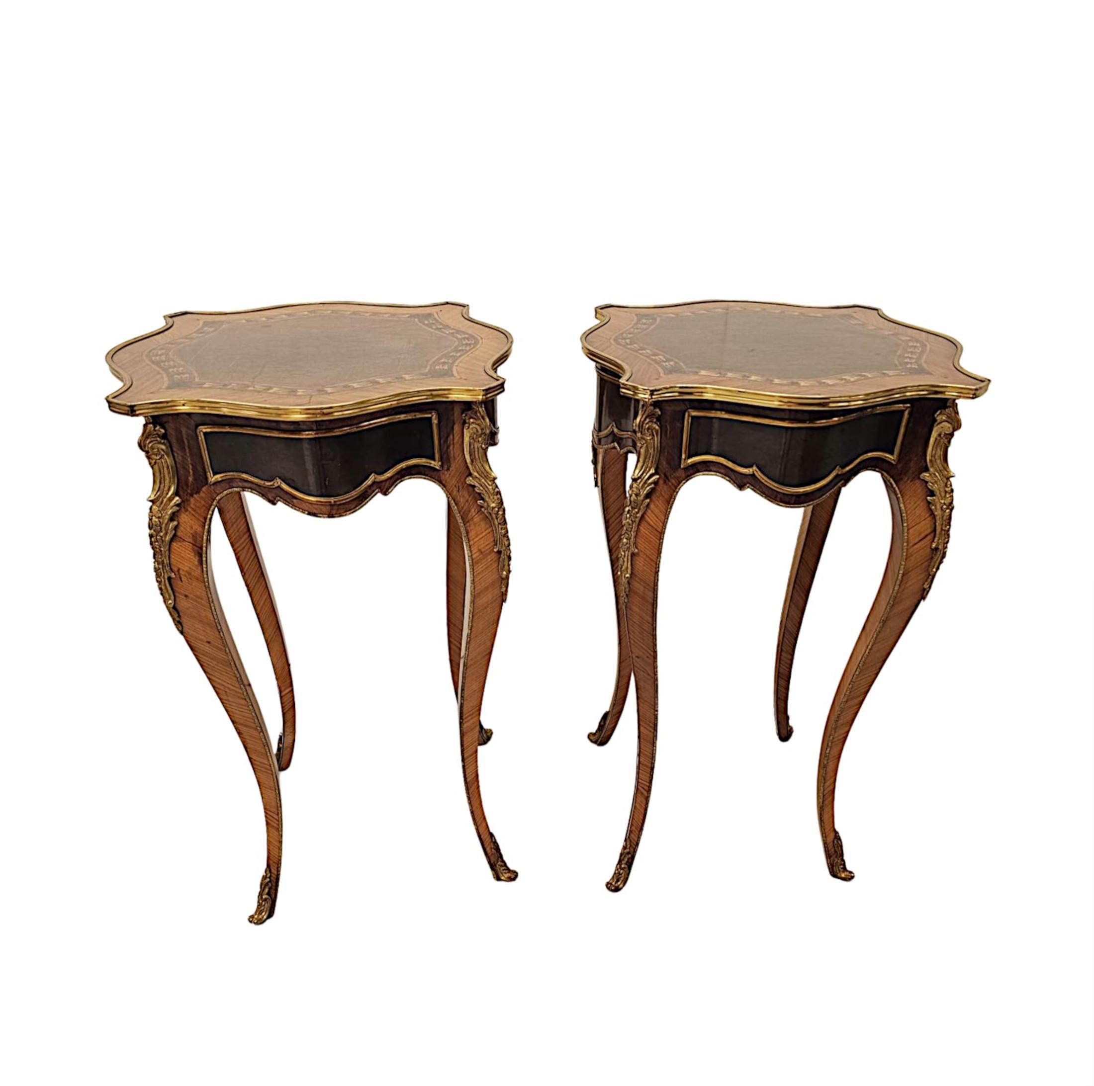 Impresionante pareja de mesas auxiliares del siglo XX con incrustaciones montadas en ormolu en venta 2