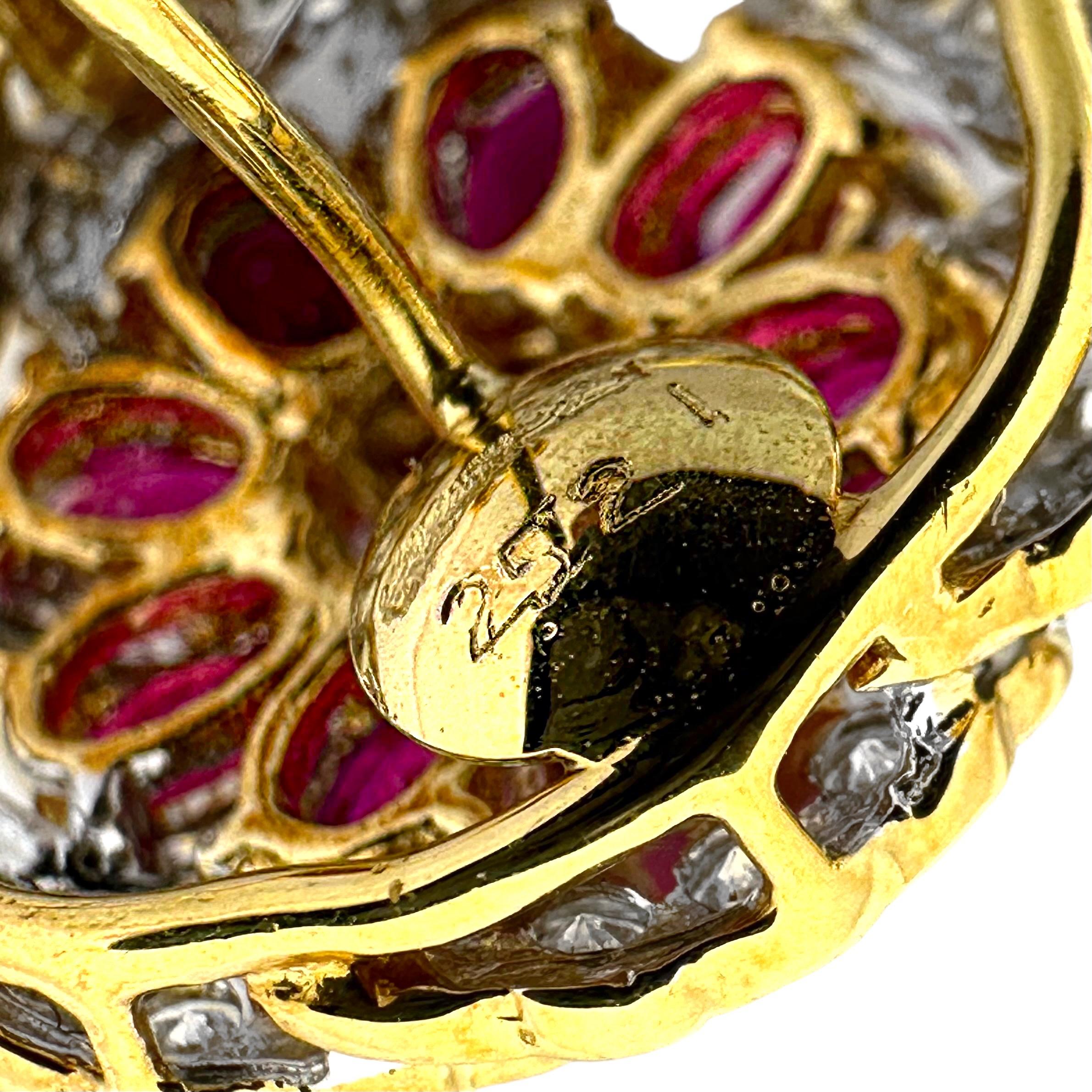 Ein atemberaubendes Paar burmesischer Rubin-Ohrringe aus 18 Karat Gelbgold mit Diamanten 2