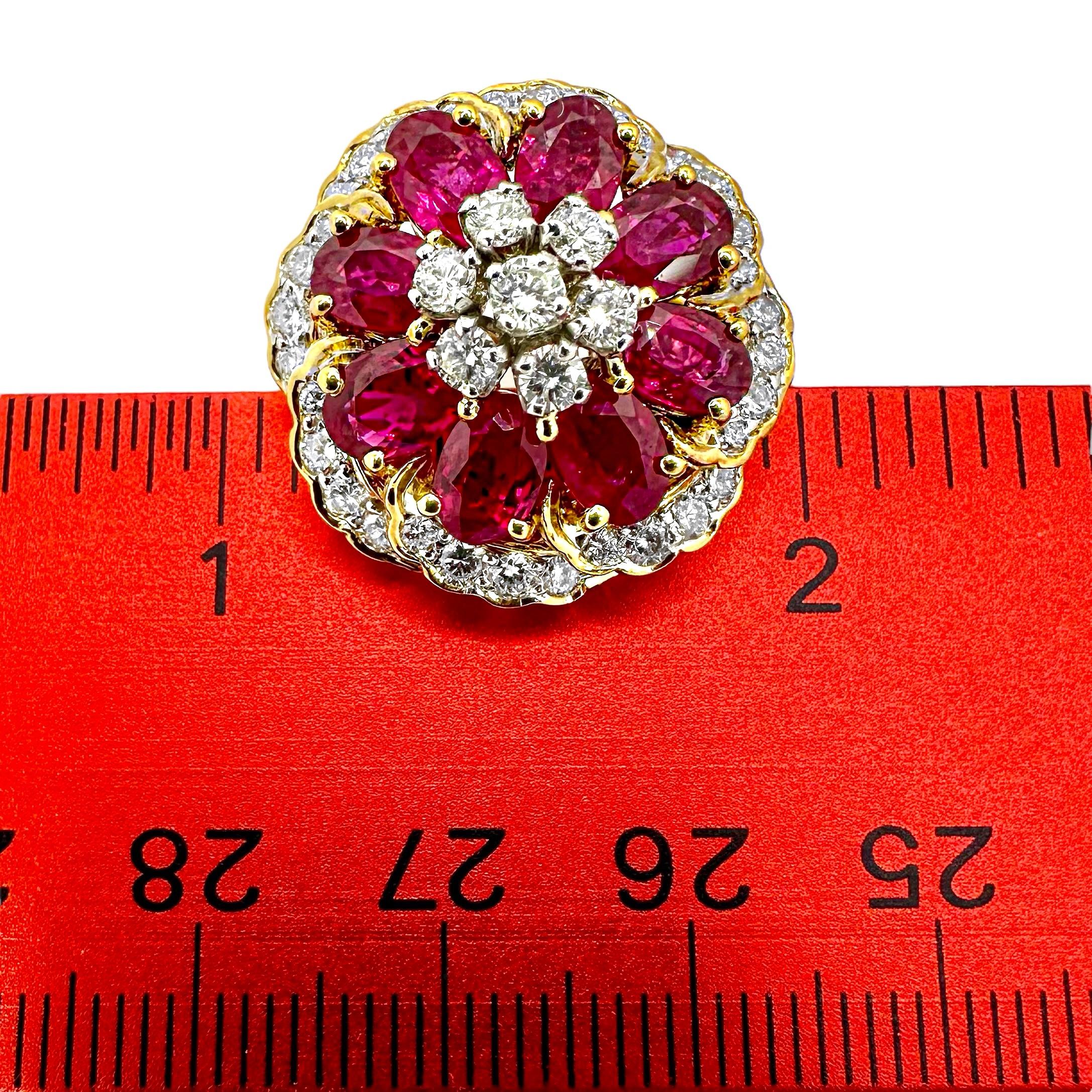 Ein atemberaubendes Paar burmesischer Rubin-Ohrringe aus 18 Karat Gelbgold mit Diamanten 3