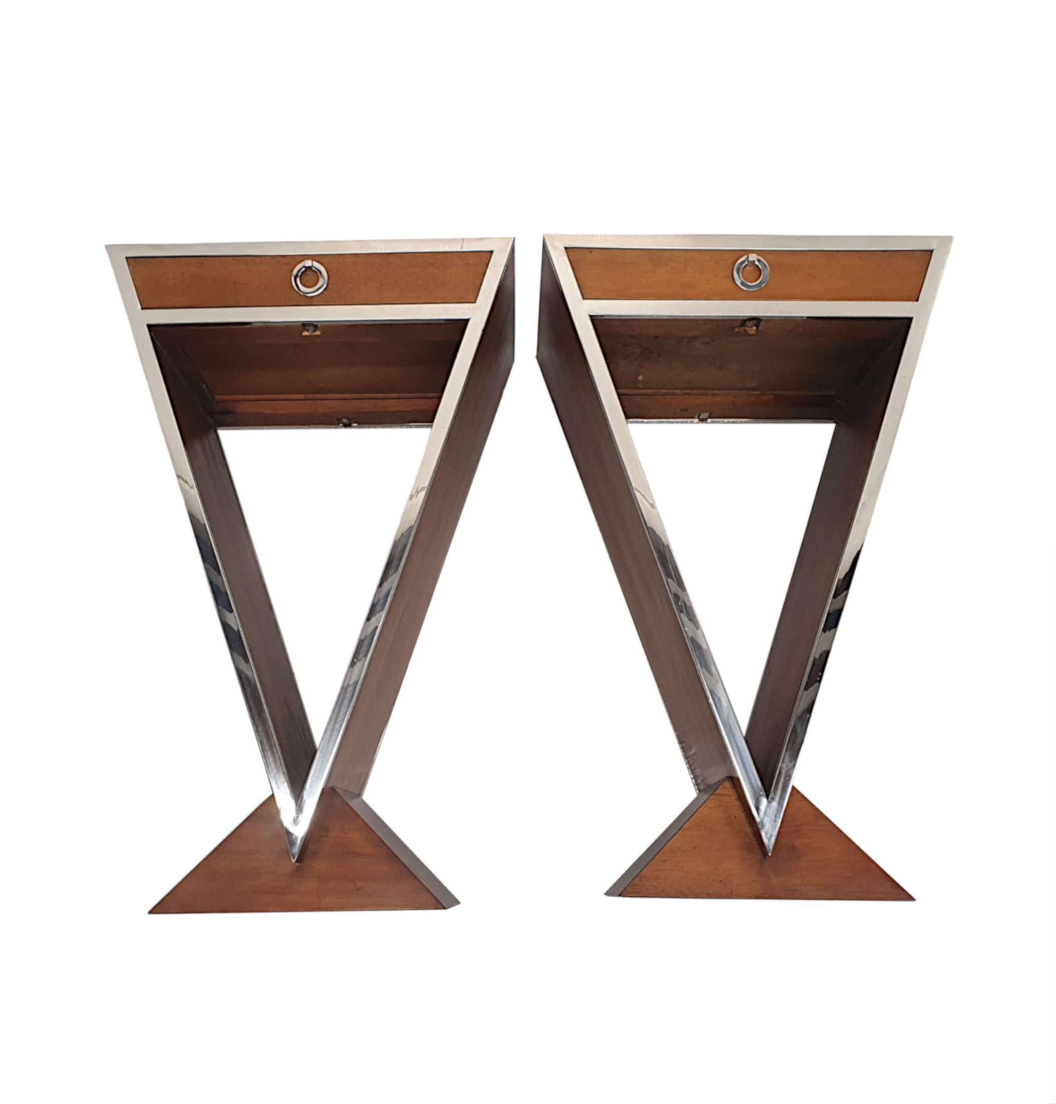 Ein atemberaubendes Paar Beistelltische aus Kirschbaumholz und Chrom im Art déco-Stil im Art déco-Stil im Zustand „Neu“ im Angebot in Dublin, IE