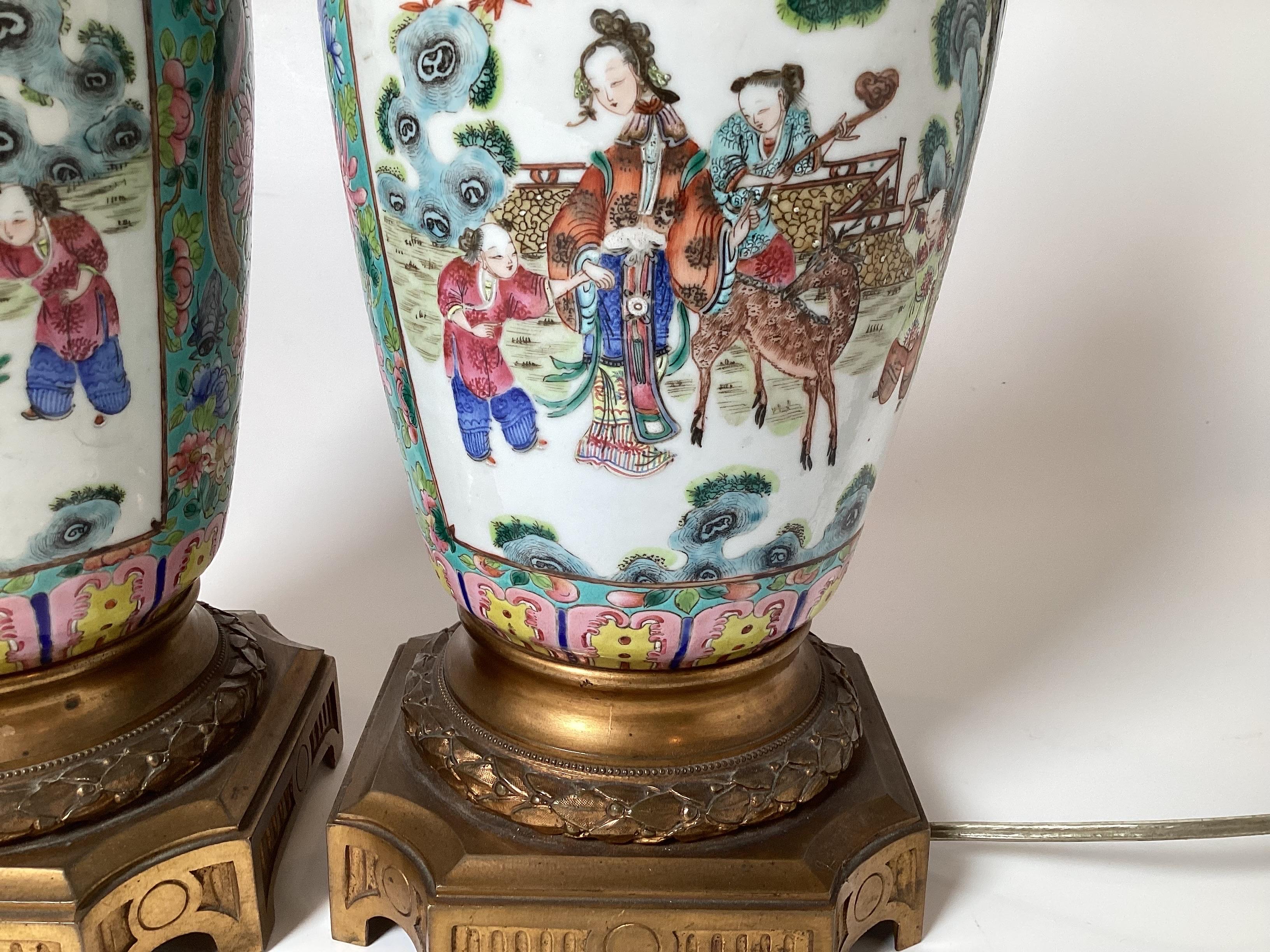 Paire d'étonnantes lampes montées sur bronze d'exportation chinoise du début du 19e siècle en vente 2