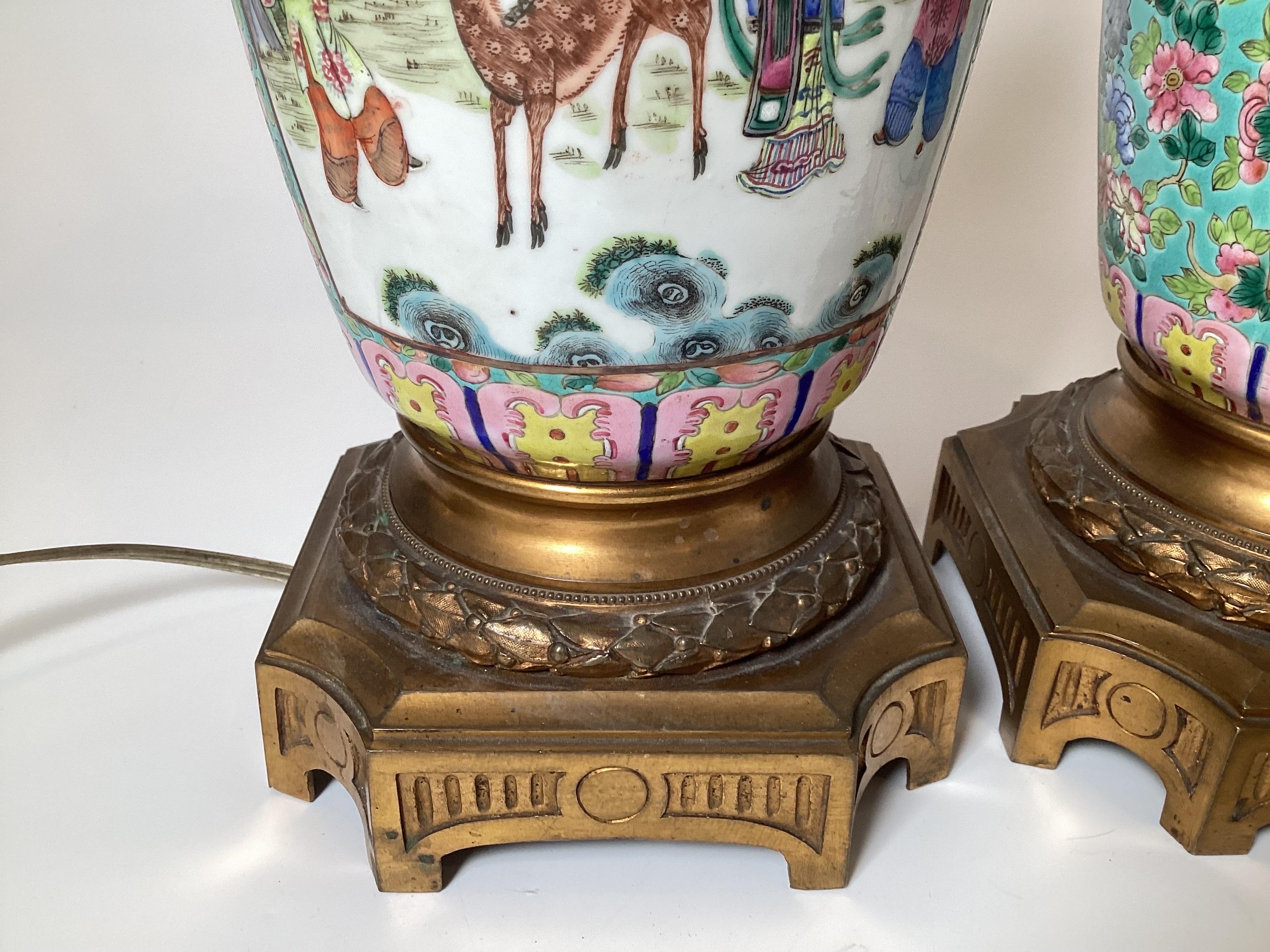 Paire d'étonnantes lampes montées sur bronze d'exportation chinoise du début du 19e siècle Bon état - En vente à Lambertville, NJ