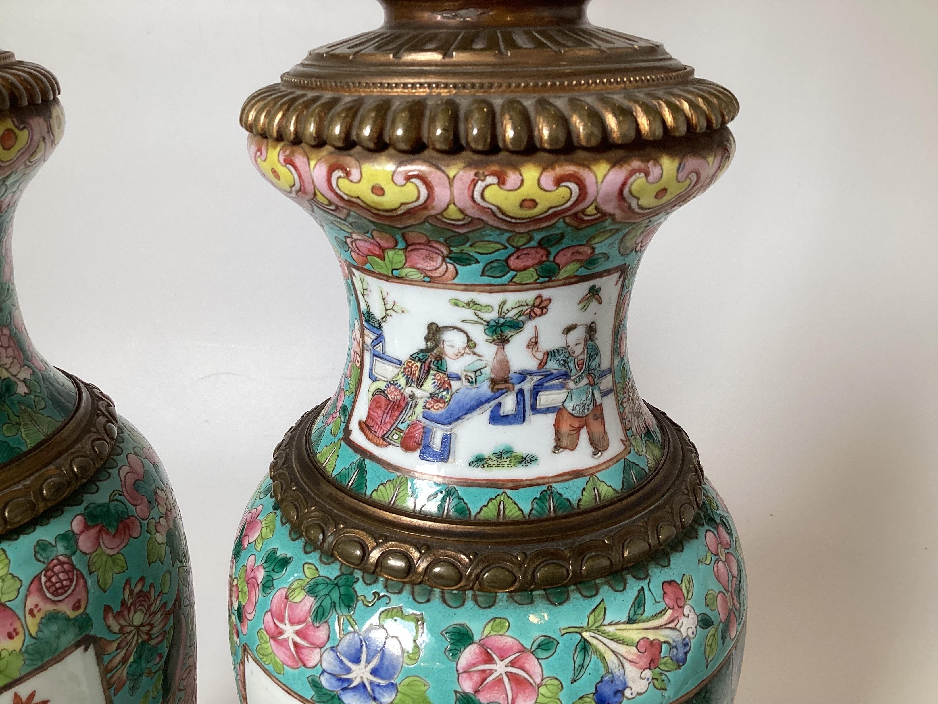 Bronze Paire d'étonnantes lampes montées sur bronze d'exportation chinoise du début du 19e siècle en vente