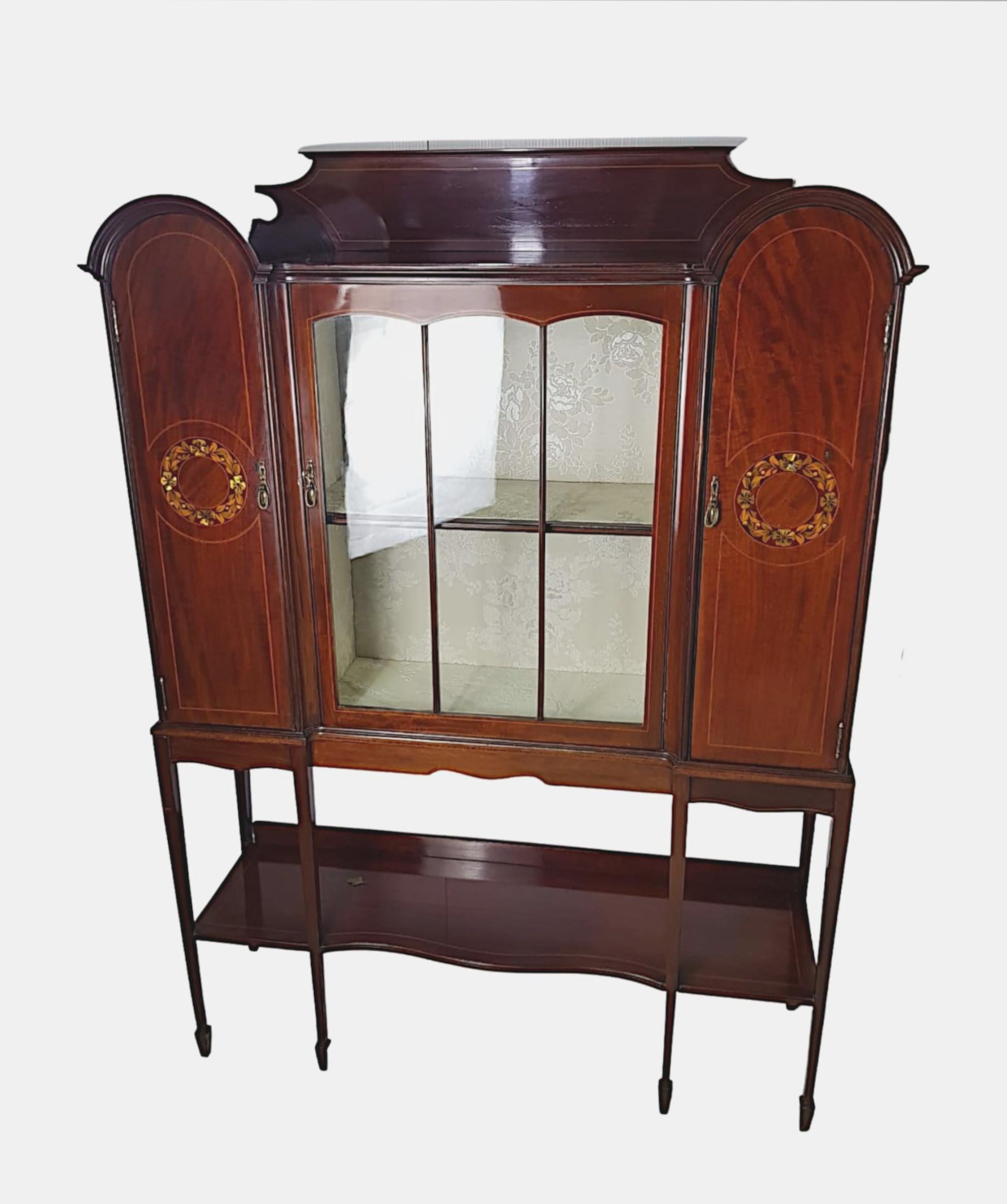 English Stunning Pair of Edwardian Inlaid Mahogany Display Cases For Sale