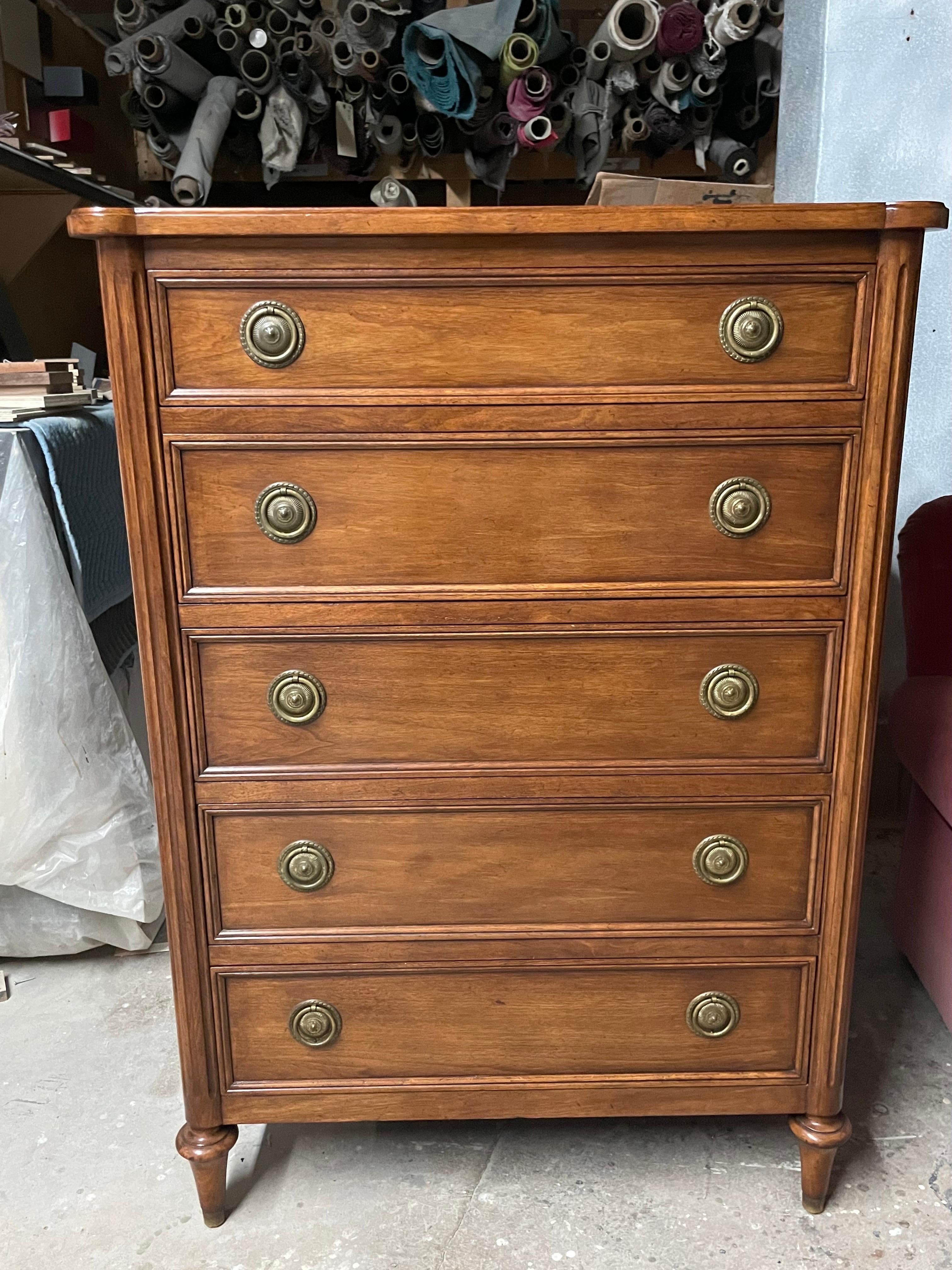 Stunning Pair of French Commodes Chiffoniers with Brass Details In Excellent Condition For Sale In Bronx, NY