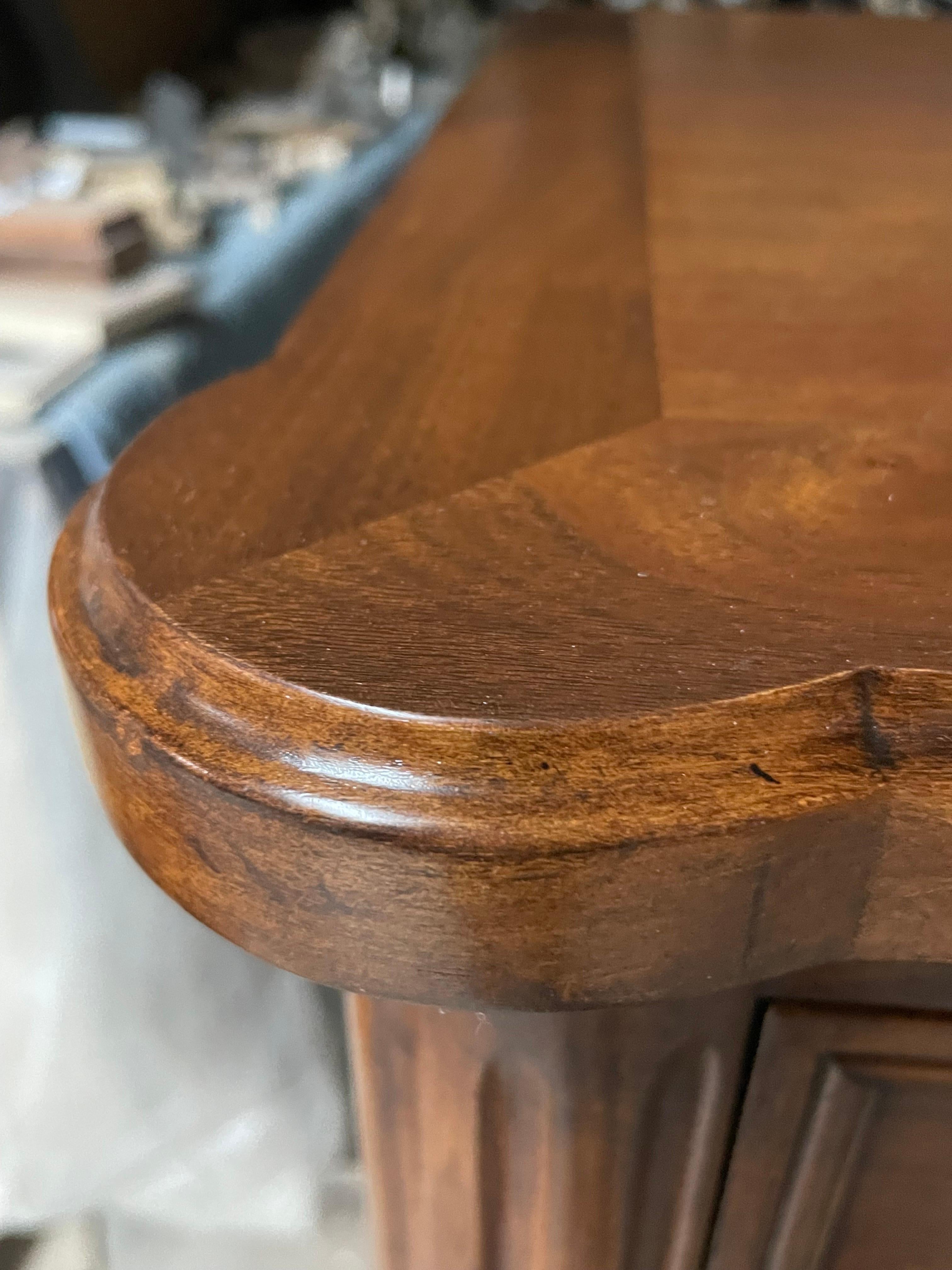 Noce Splendida coppia di commodes francesi Chiffoniers con dettagli in ottone in vendita