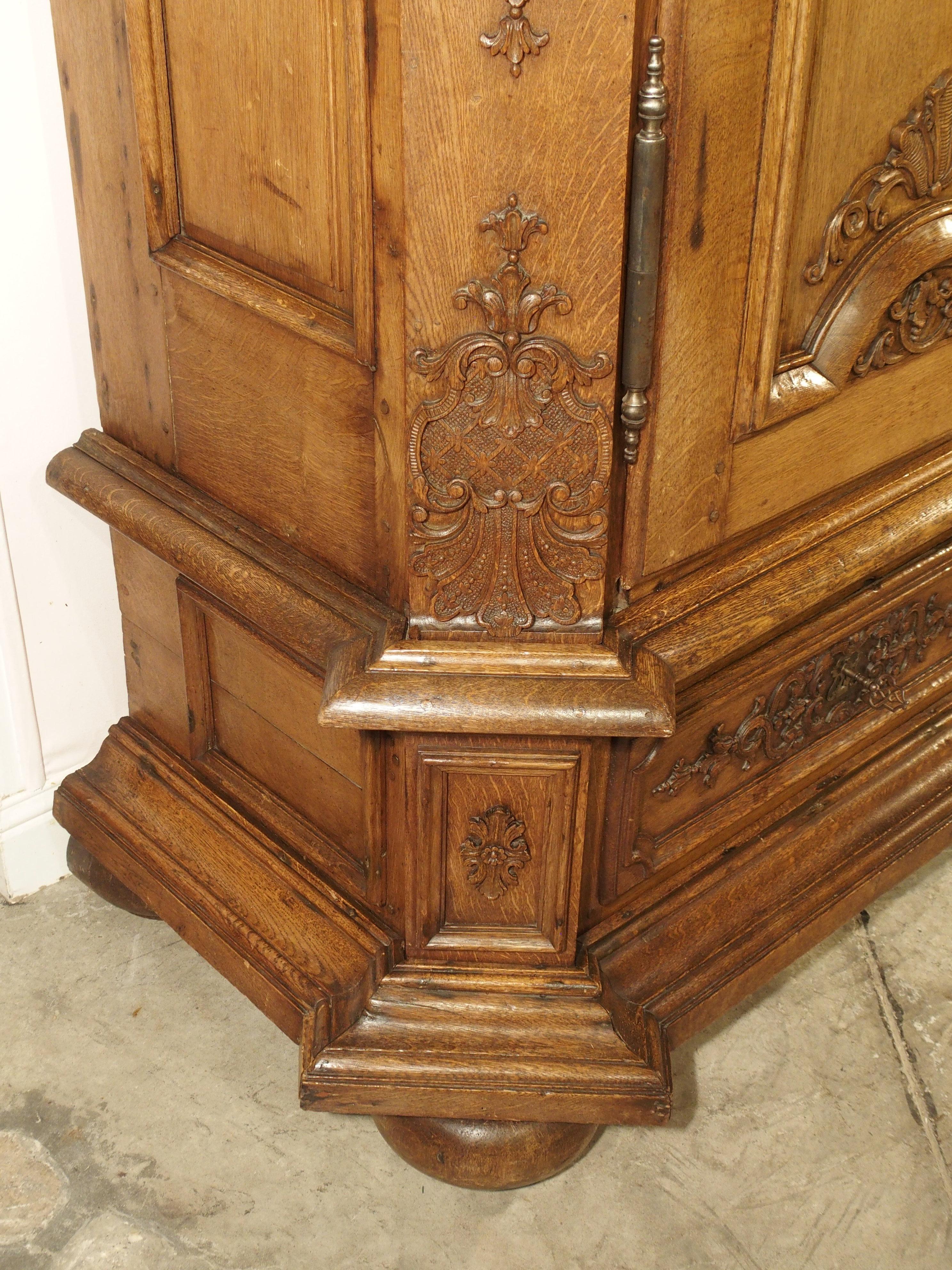 Stunning Period Regence Armoire in Carved Oak, France, Circa 1720 For Sale 3