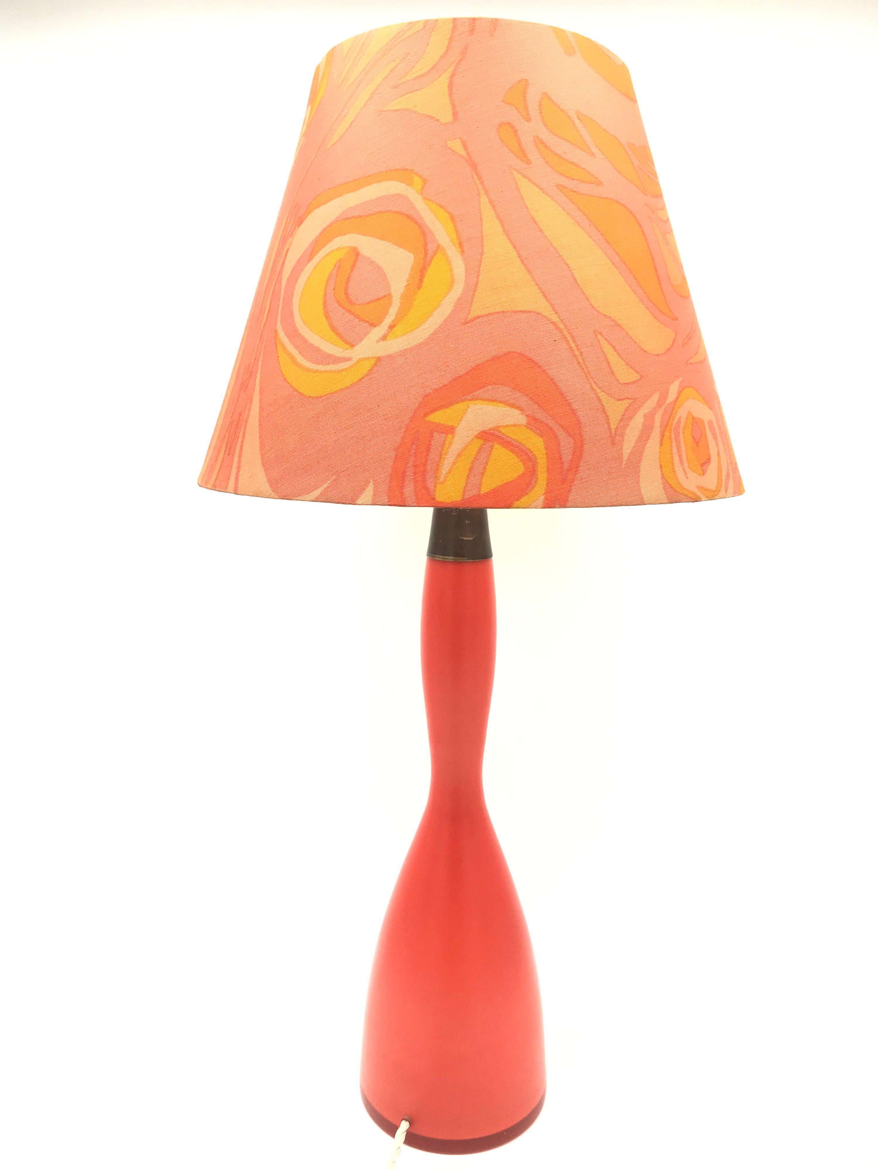 A stunning retro vintage psychedelic table lamp made by Kastrup glass of Denmark in hand blown glass.
This lamp is so retro and is straight from a time of the mini skirt, hot pants, coloured tights and plastic macs.
A design and color reminiscent of